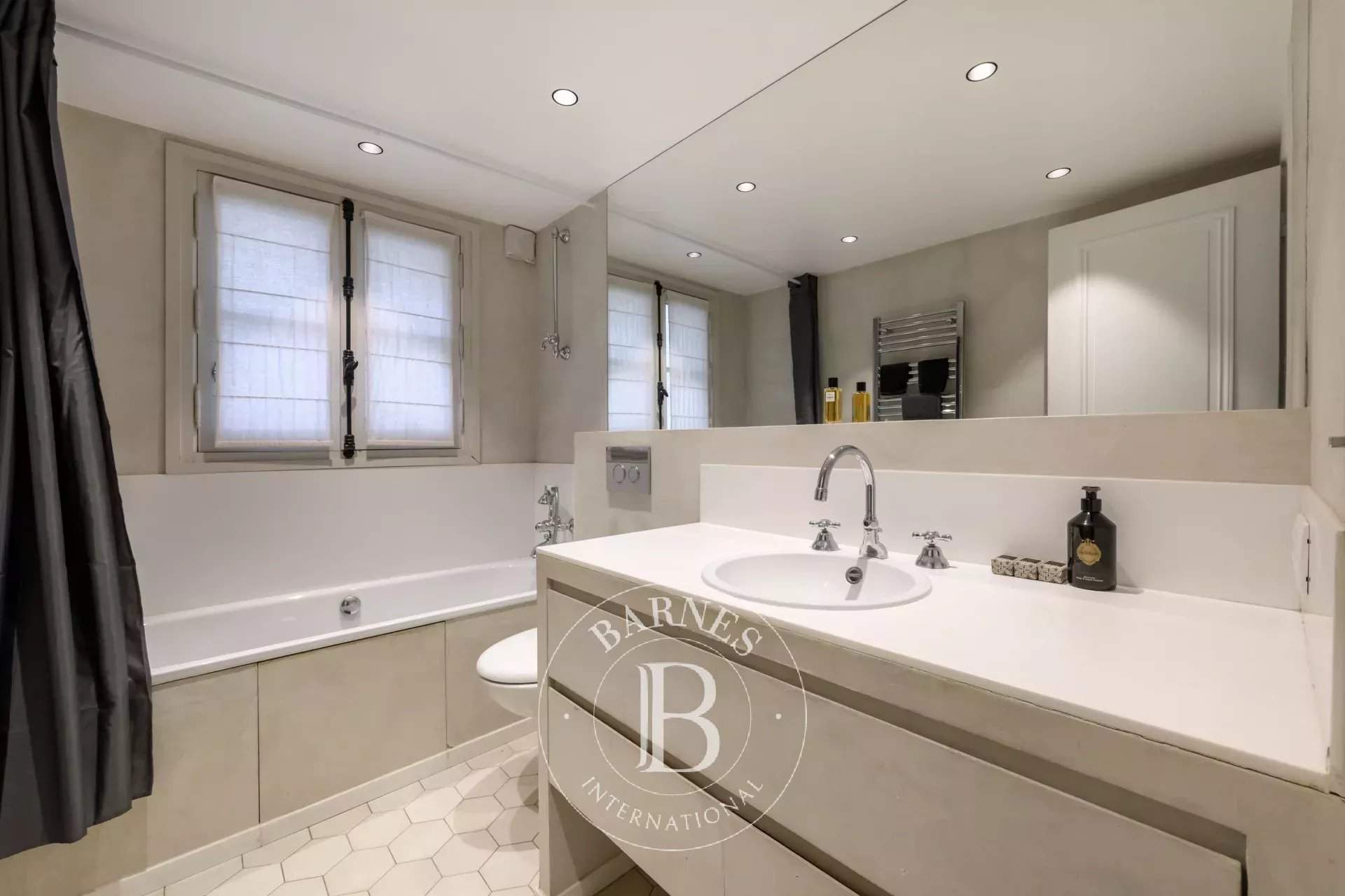 Paris  - Apartment 3 Bedrooms - picture 17