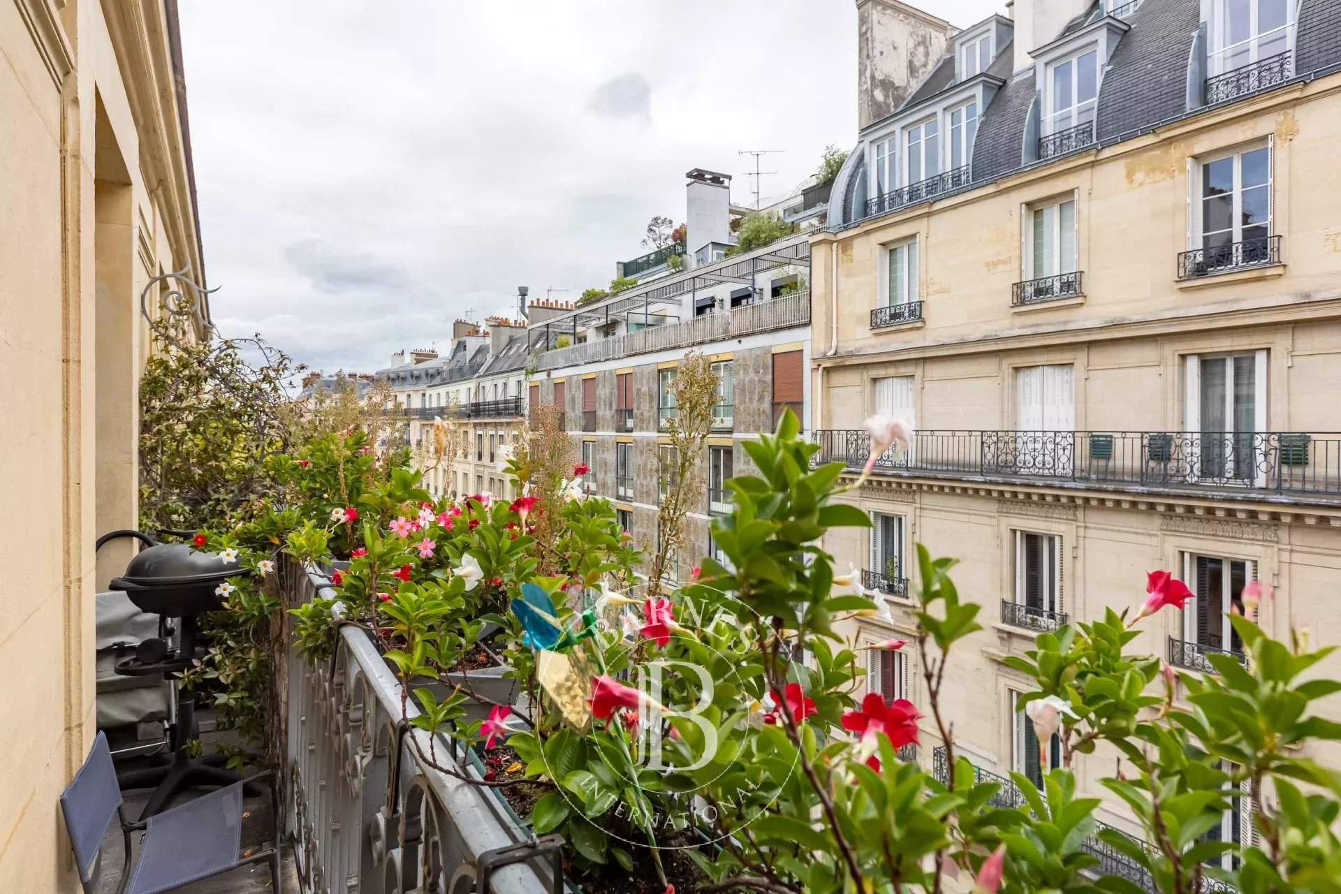 Paris  - Apartment 4 Bedrooms - picture 4
