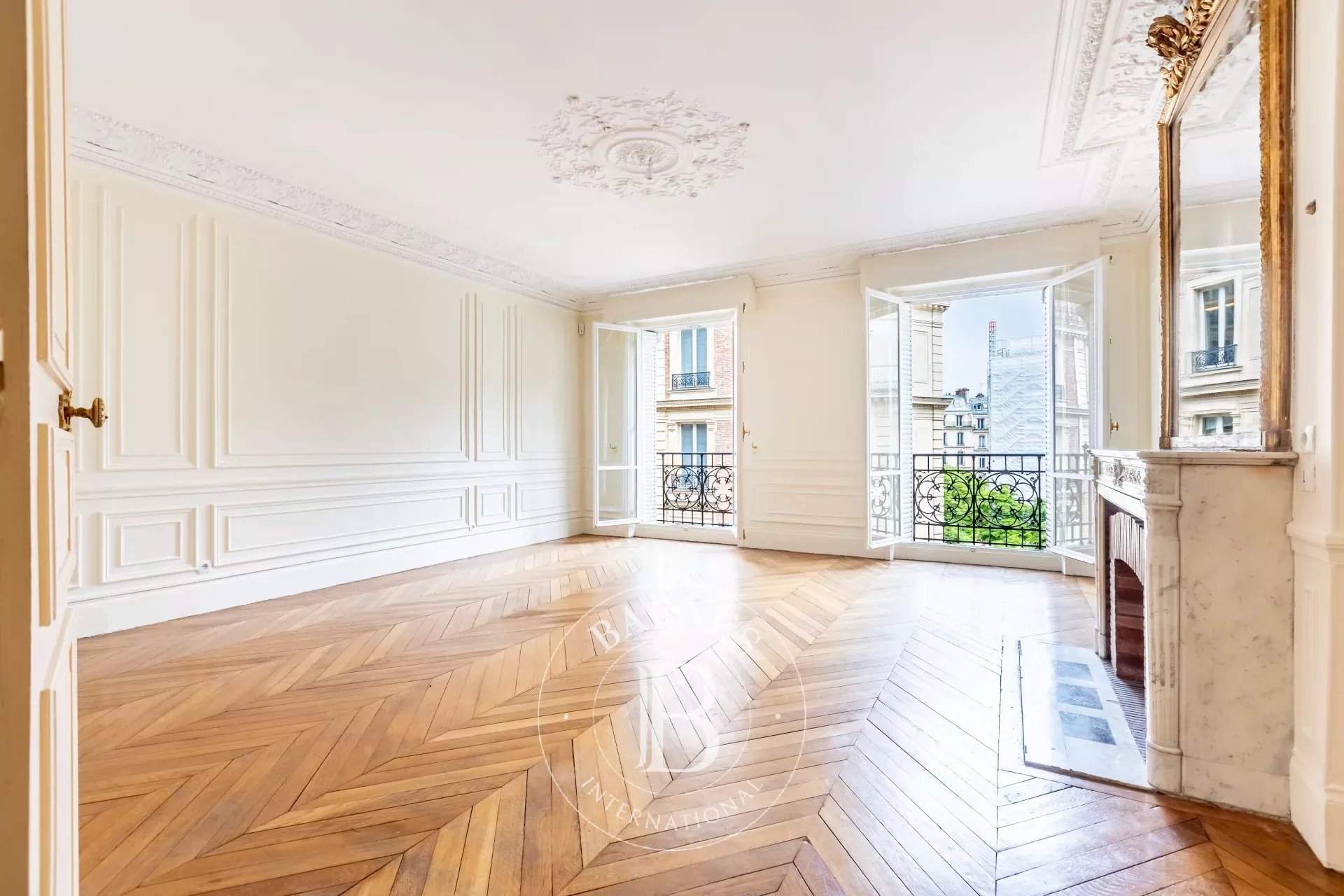 Paris  - Appartement 4 Pi&egrave;ces 2 Chambres - picture 2