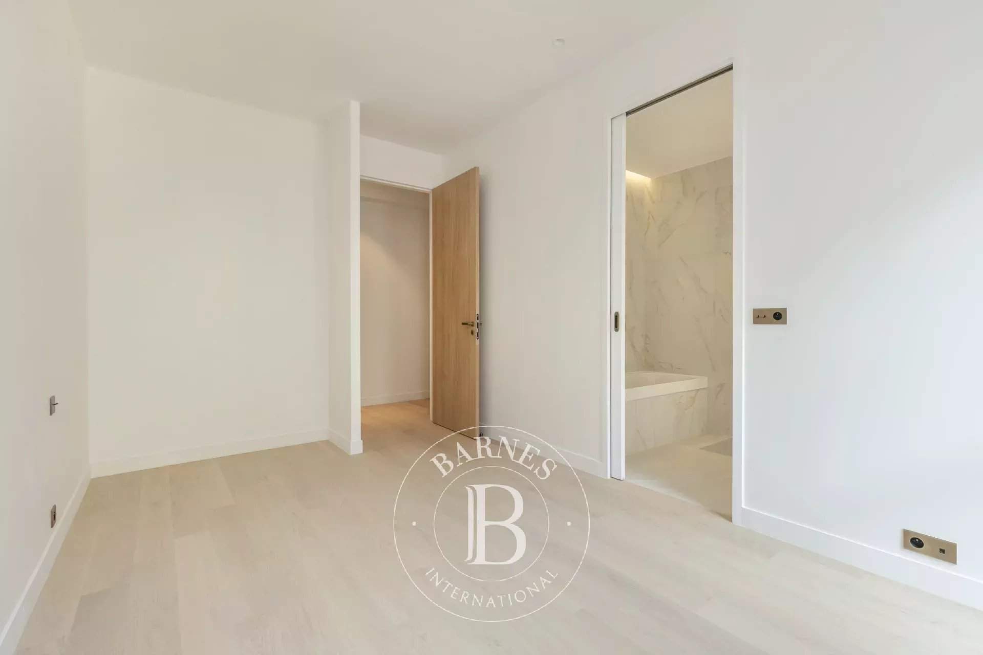 Paris  - Apartment 2 Bedrooms - picture 12