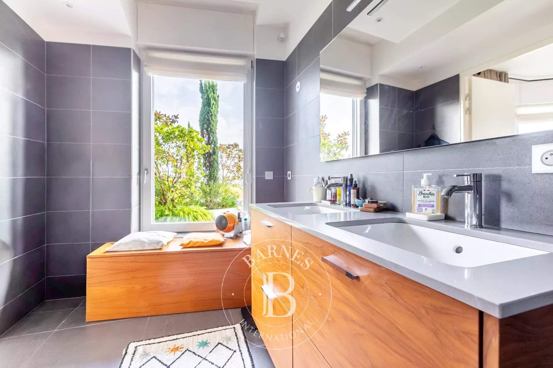 Paris  - Apartment 4 Bedrooms - picture 11