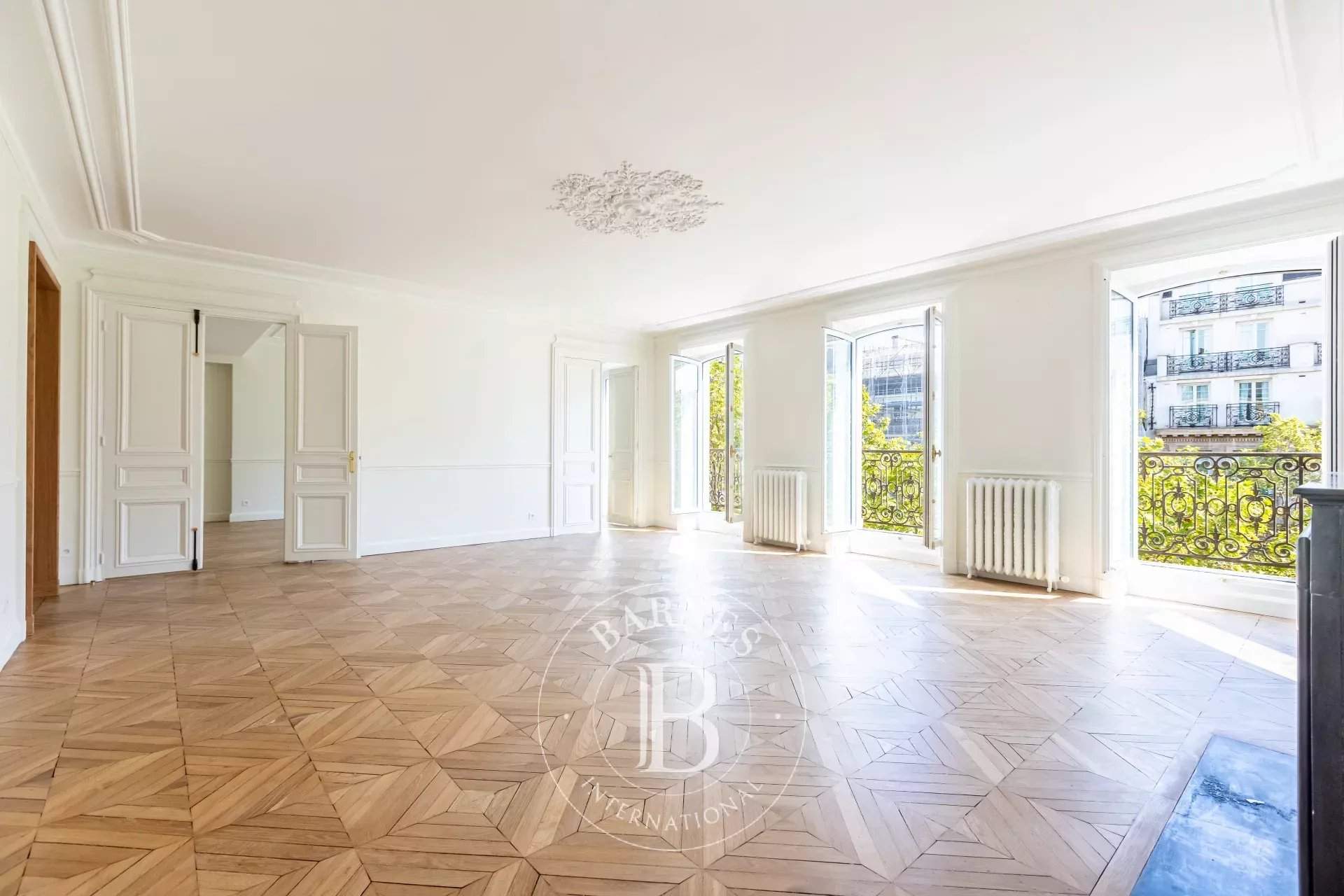 Paris  - Apartment 4 Bedrooms - picture 4