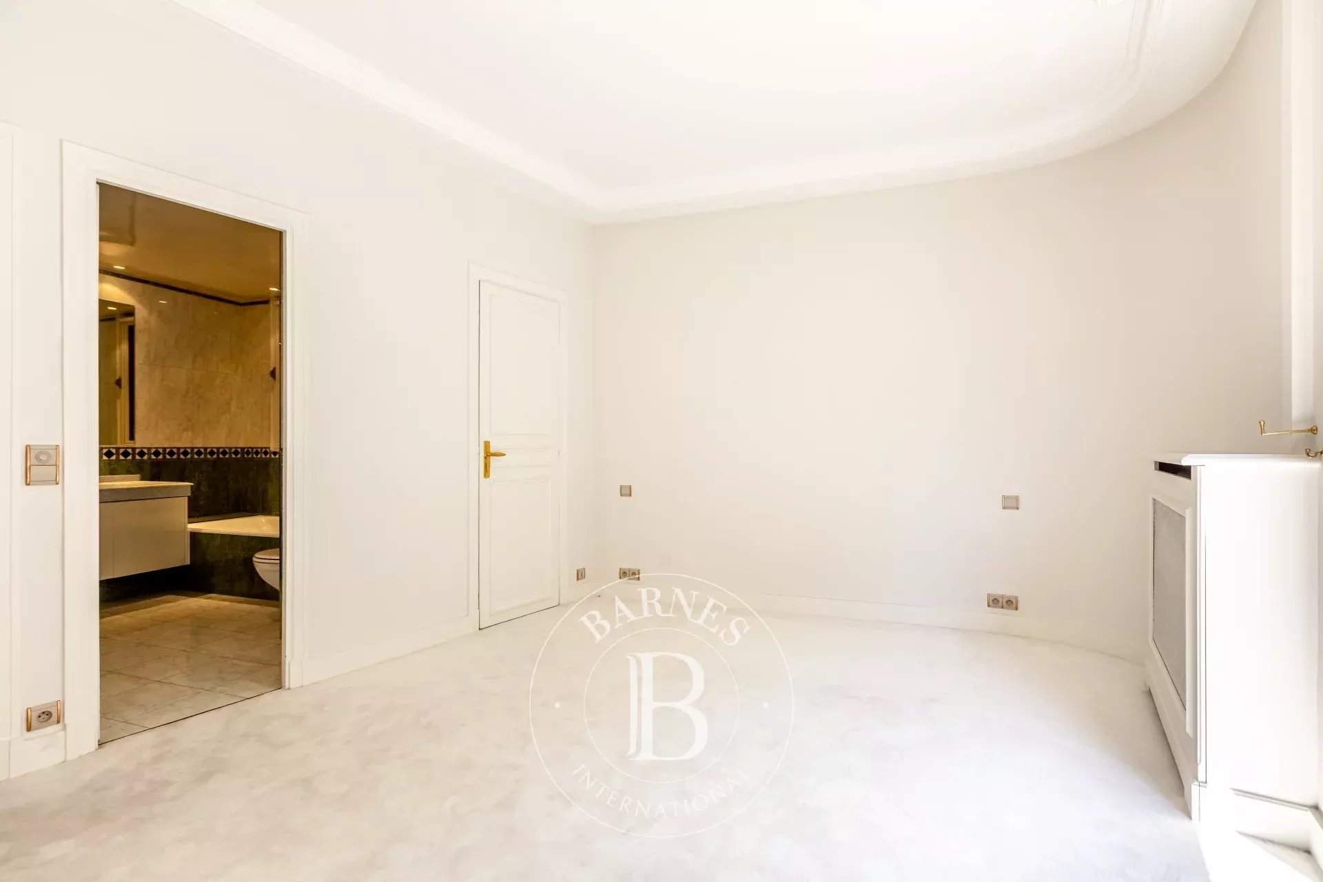 Paris  - Apartment 3 Bedrooms - picture 13