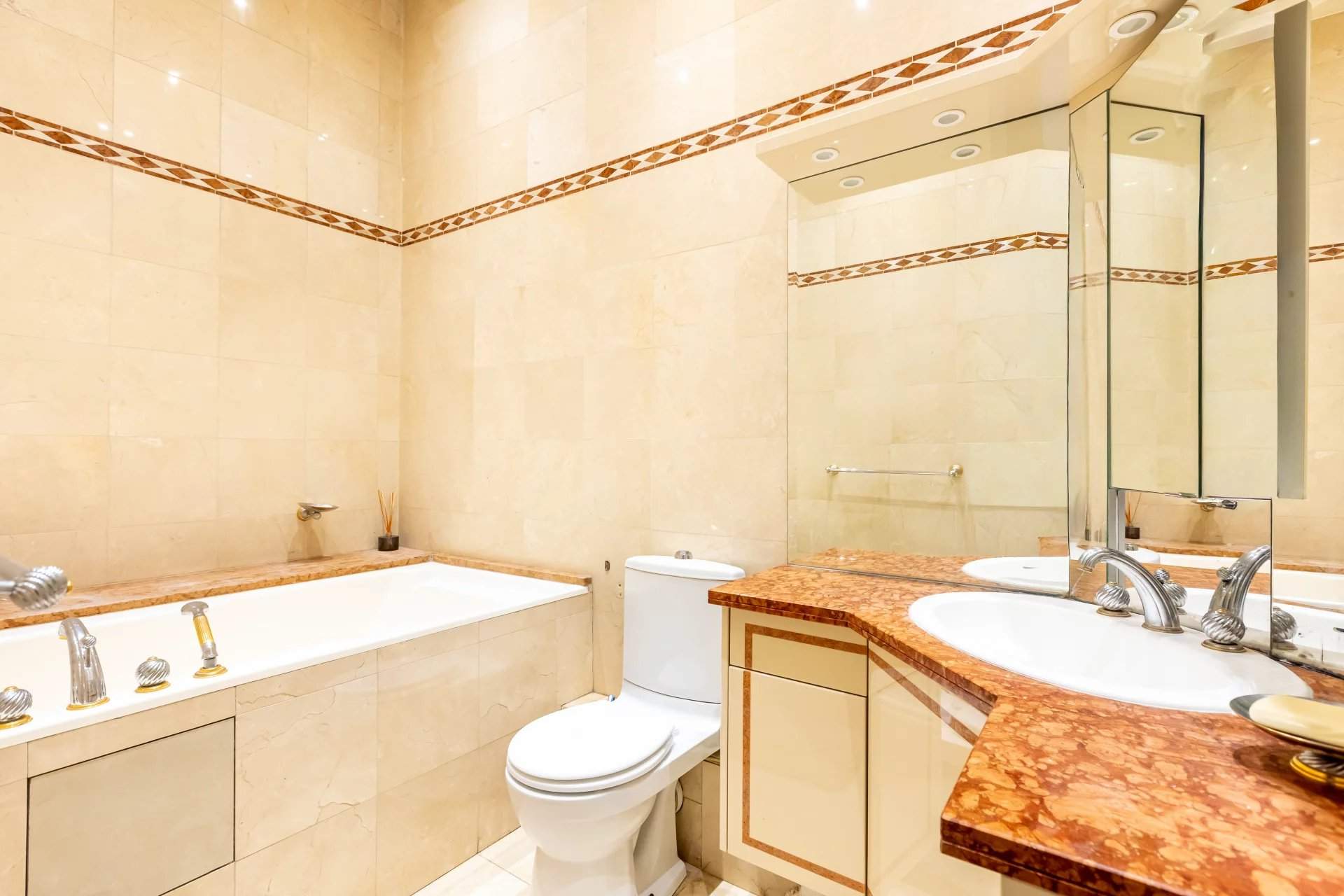 Paris  - Appartement 6 Pi&egrave;ces 4 Chambres - picture 9