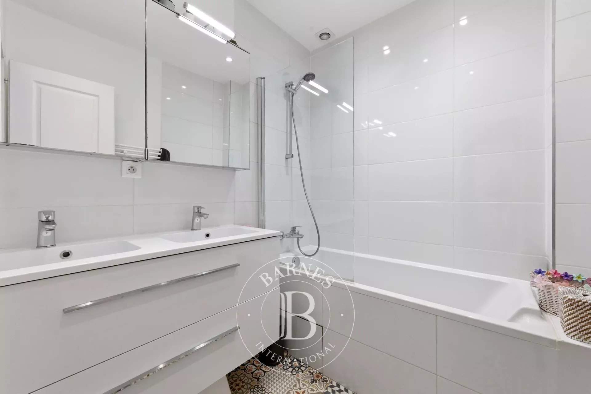 Paris  - Apartment 3 Bedrooms - picture 13