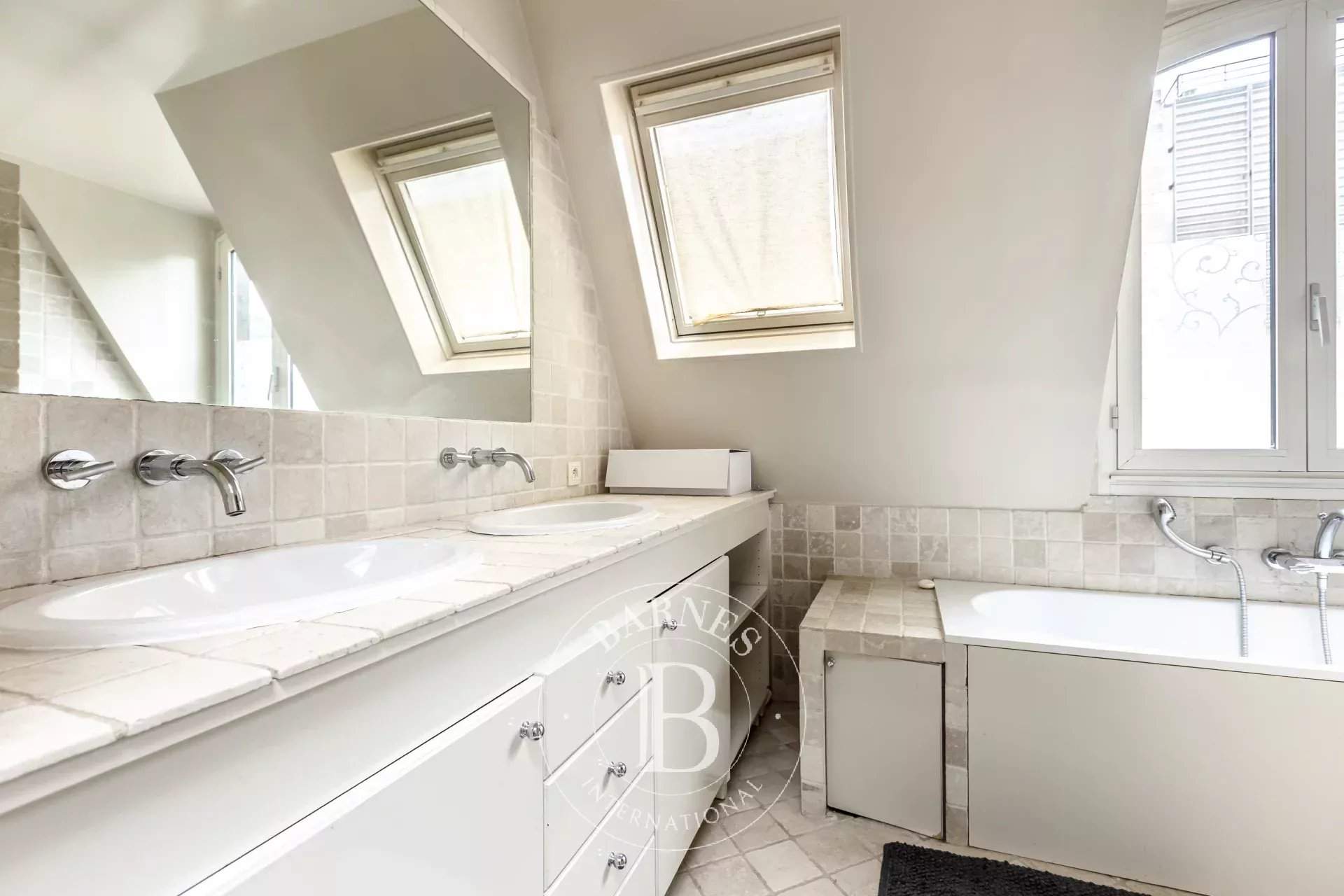 Paris  - Apartment 3 Bedrooms - picture 13