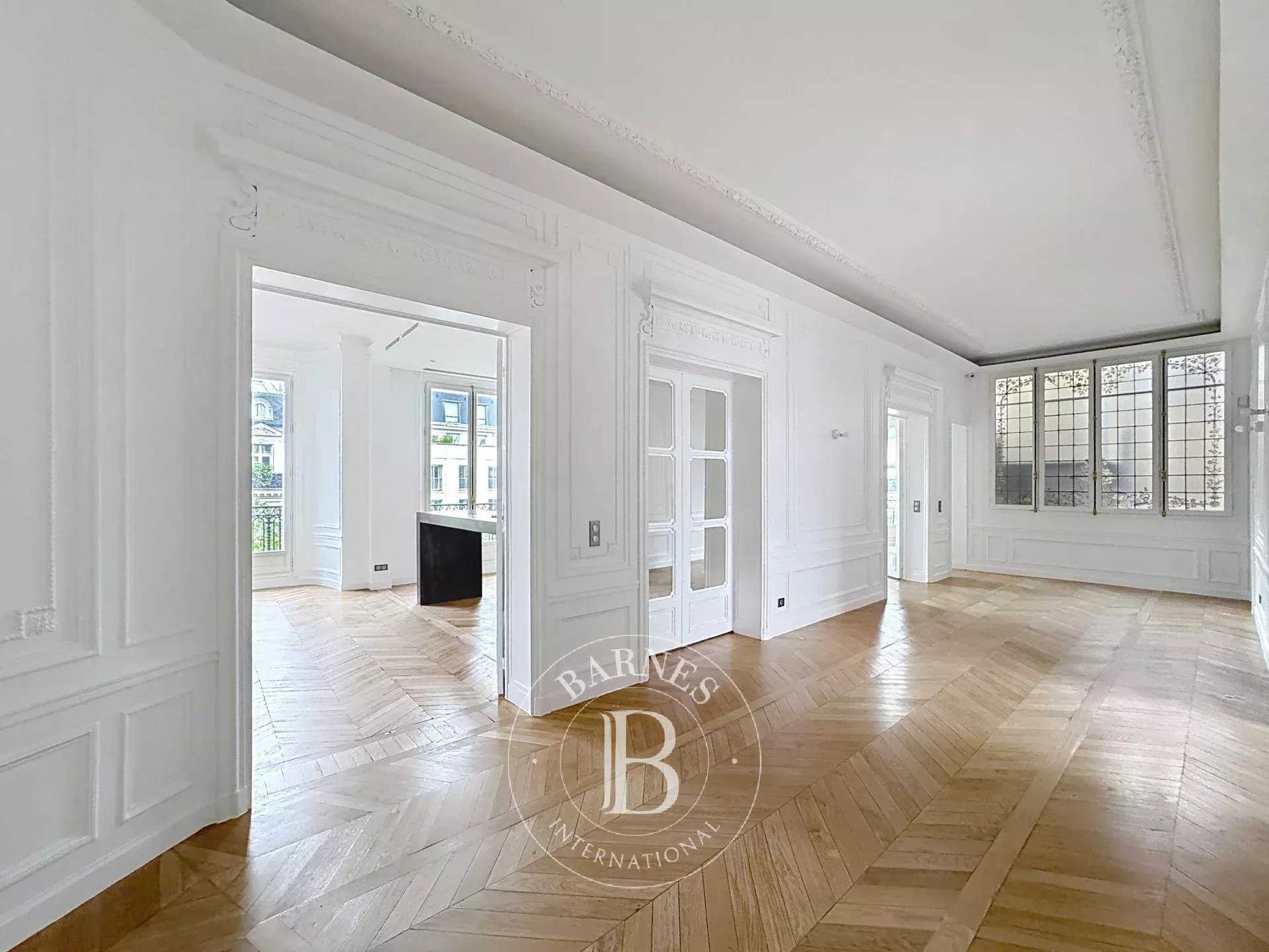 Paris  - Appartement 8 Pi&egrave;ces 6 Chambres