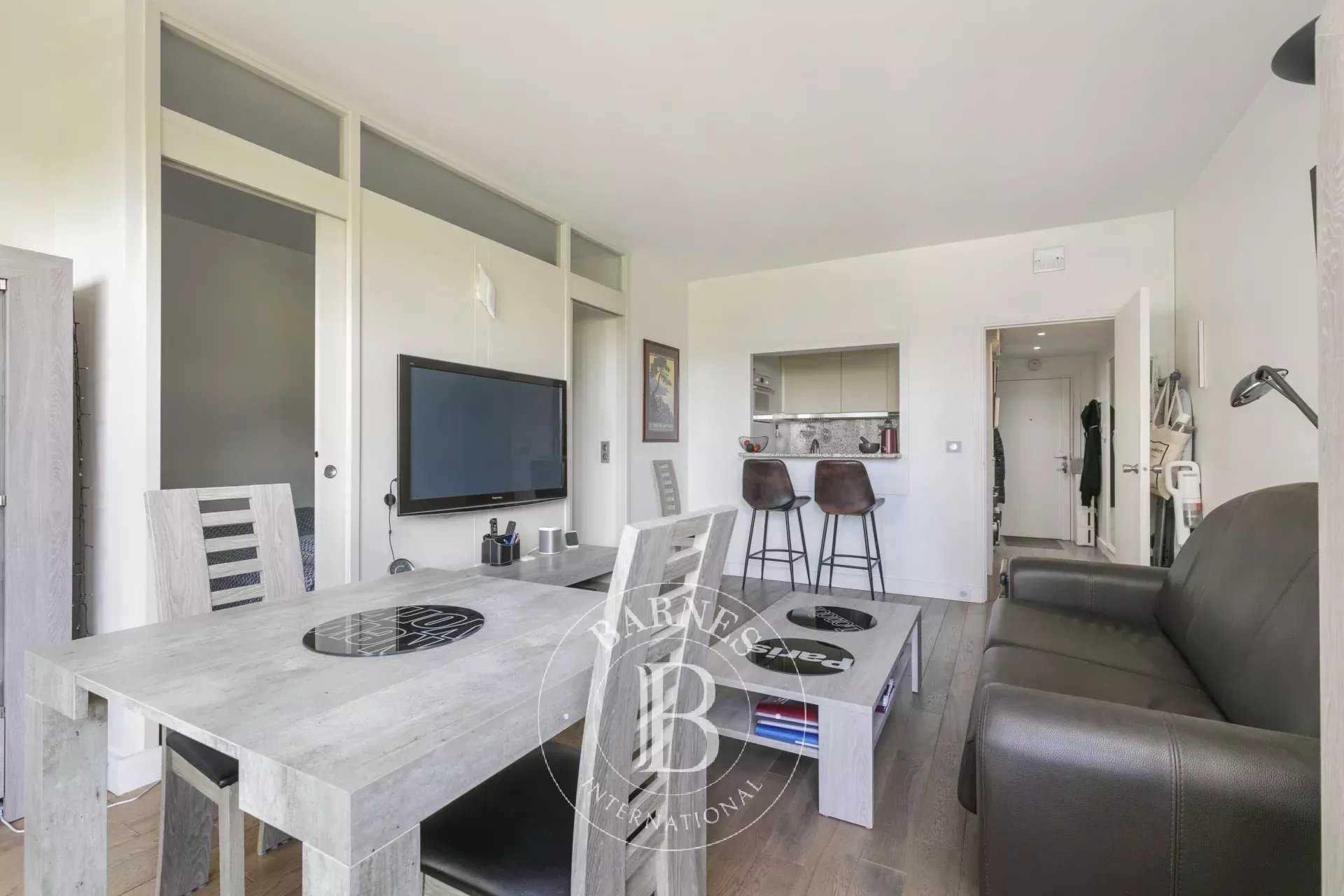 Paris  - Appartement 2 Pièces, 1 Chambre
