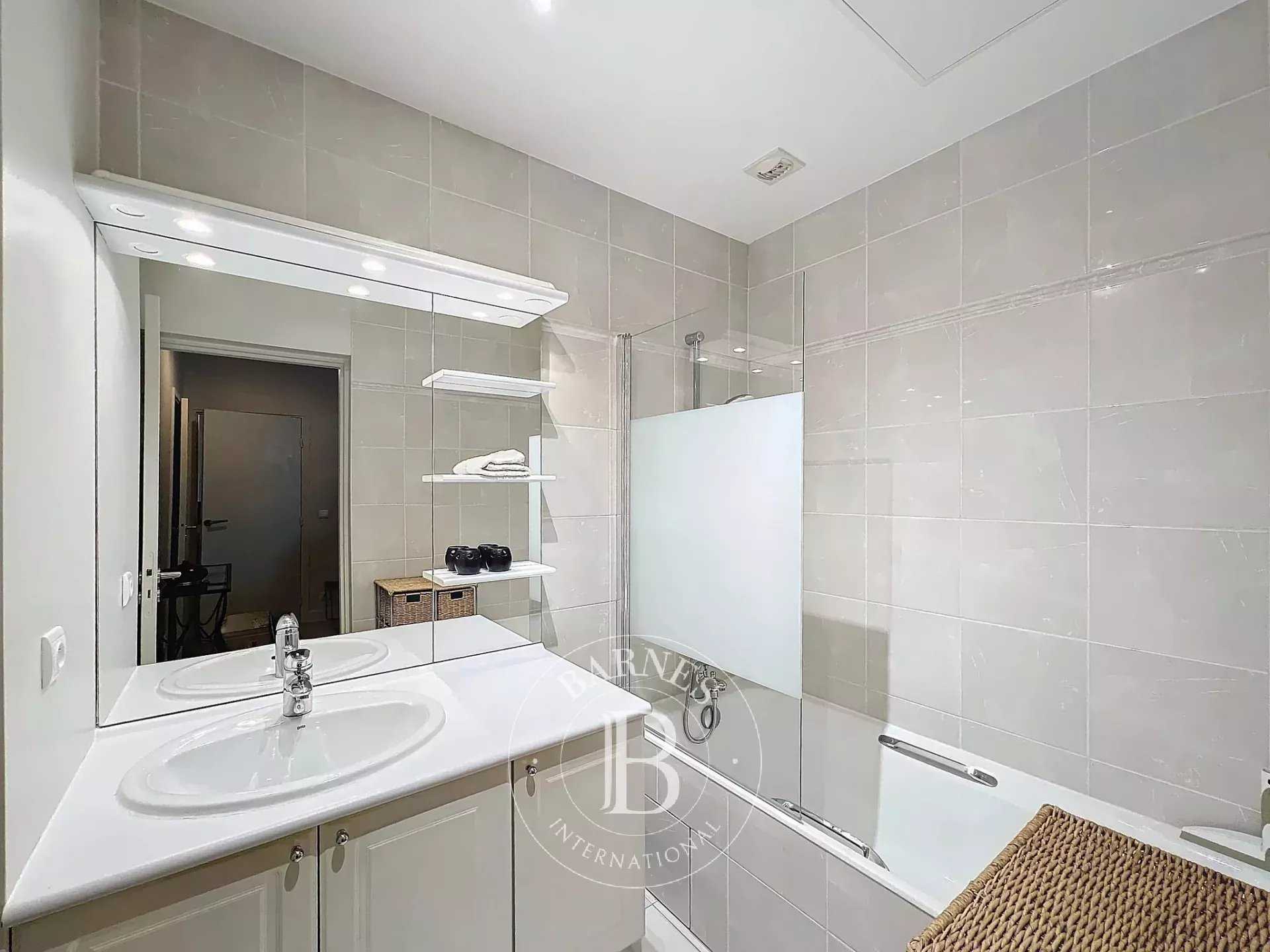 Paris  - Appartement 2 Pi&egrave;ces, 1 Chambre