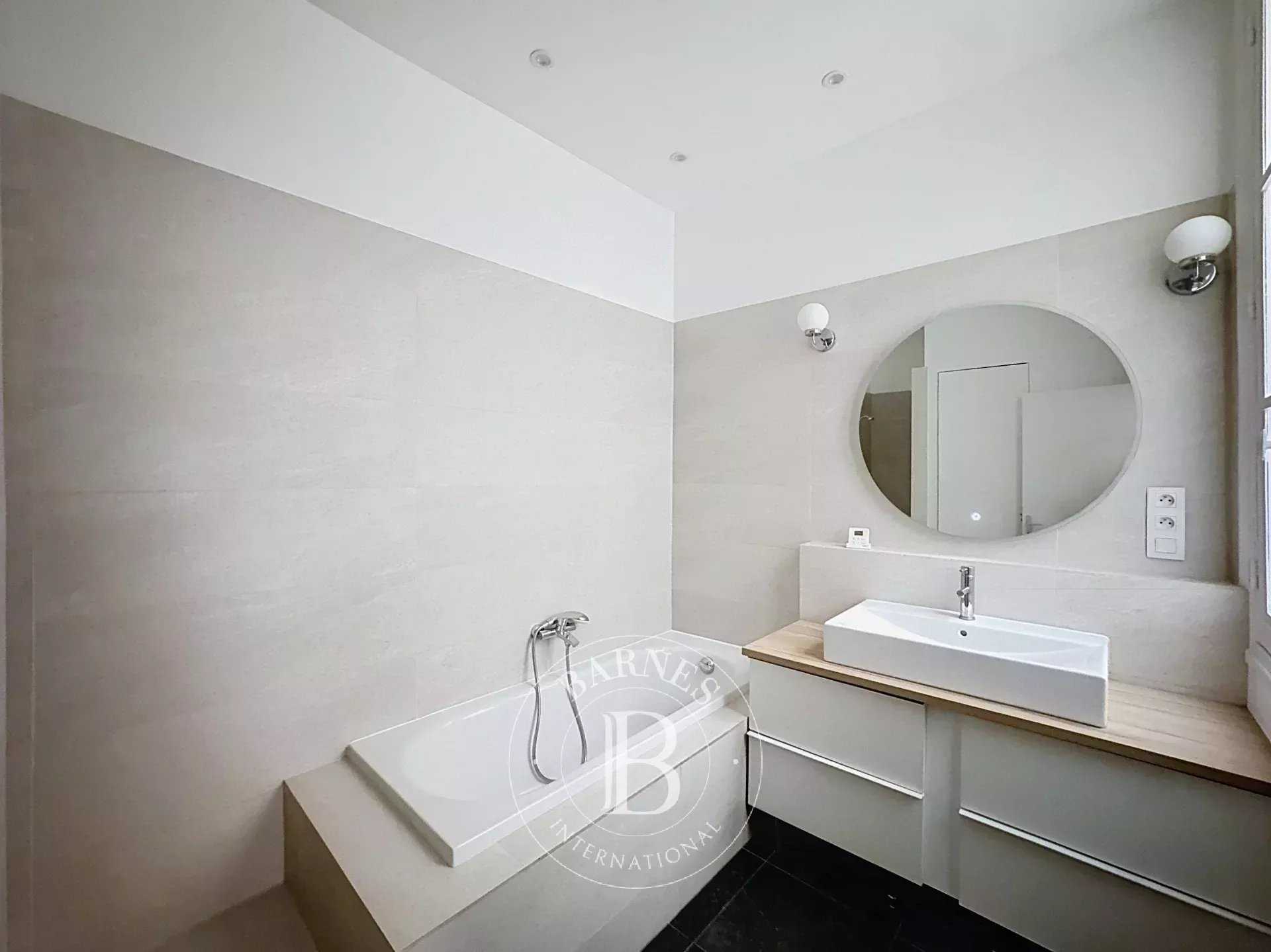 Paris  - Appartement 2 Pi&egrave;ces, 1 Chambre