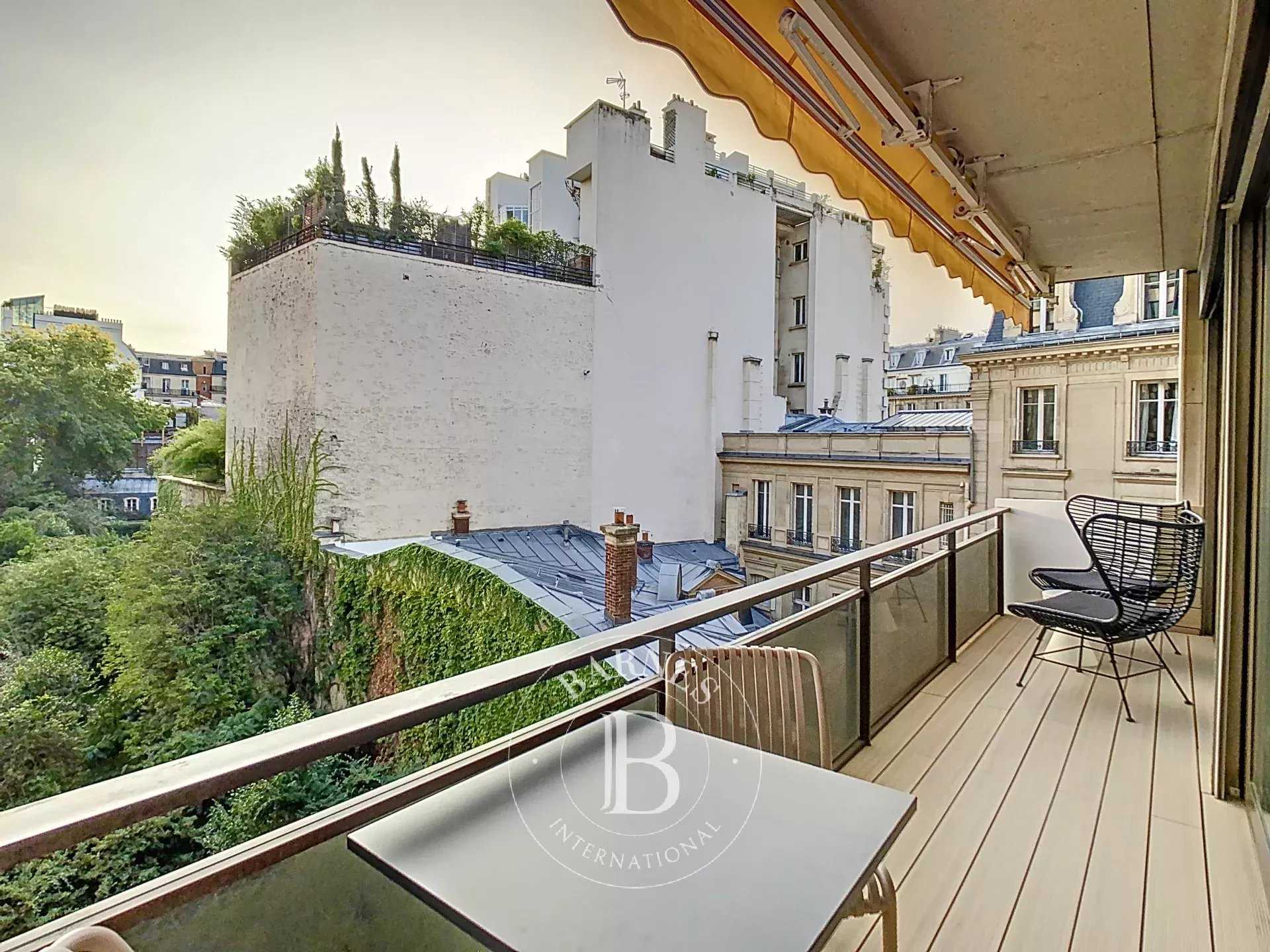 Paris  - Appartement 3 Pi&egrave;ces 2 Chambres