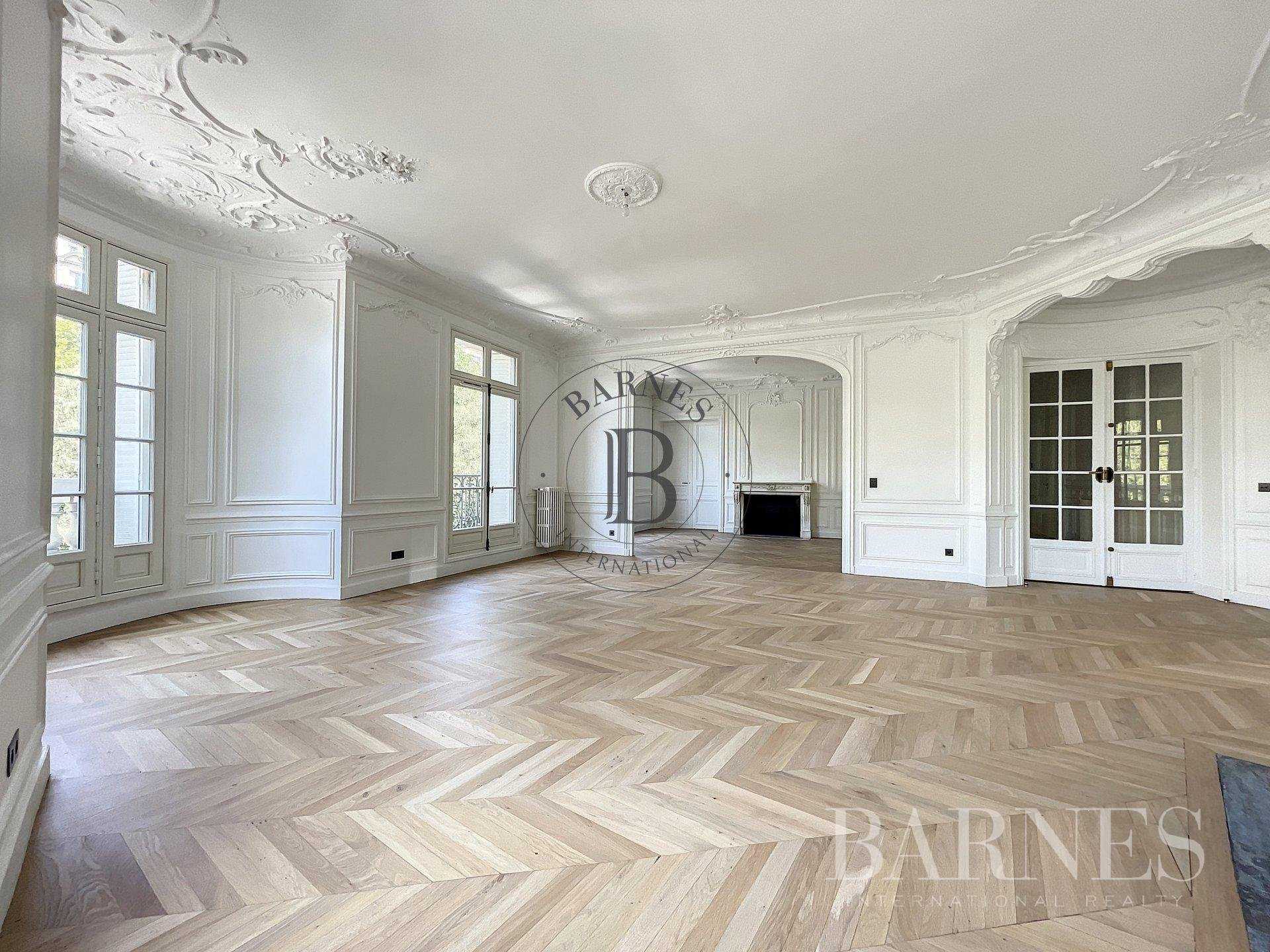 Paris  - Apartment 5 Bedrooms