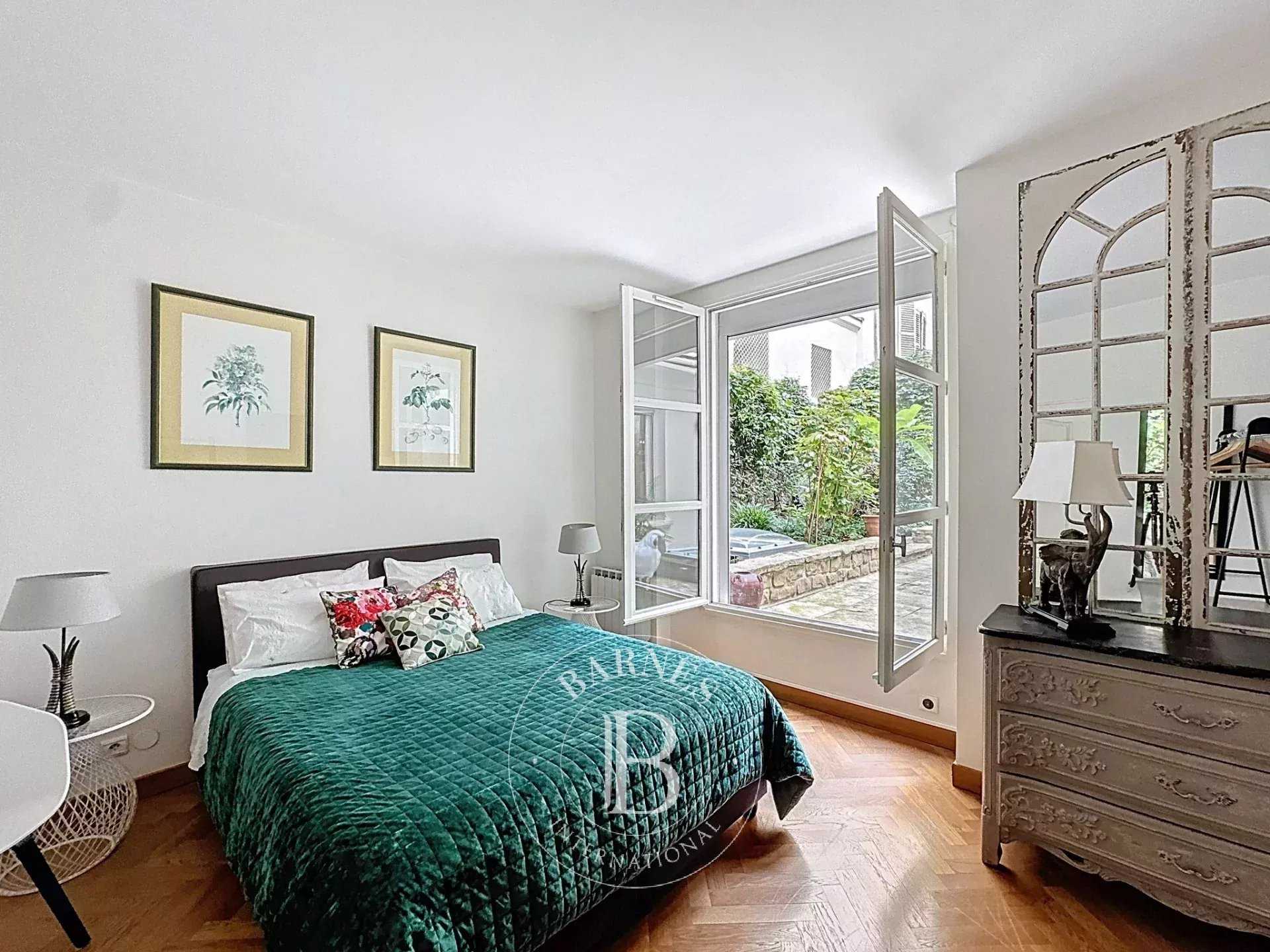 Paris  - Appartement 5 Pièces 3 Chambres