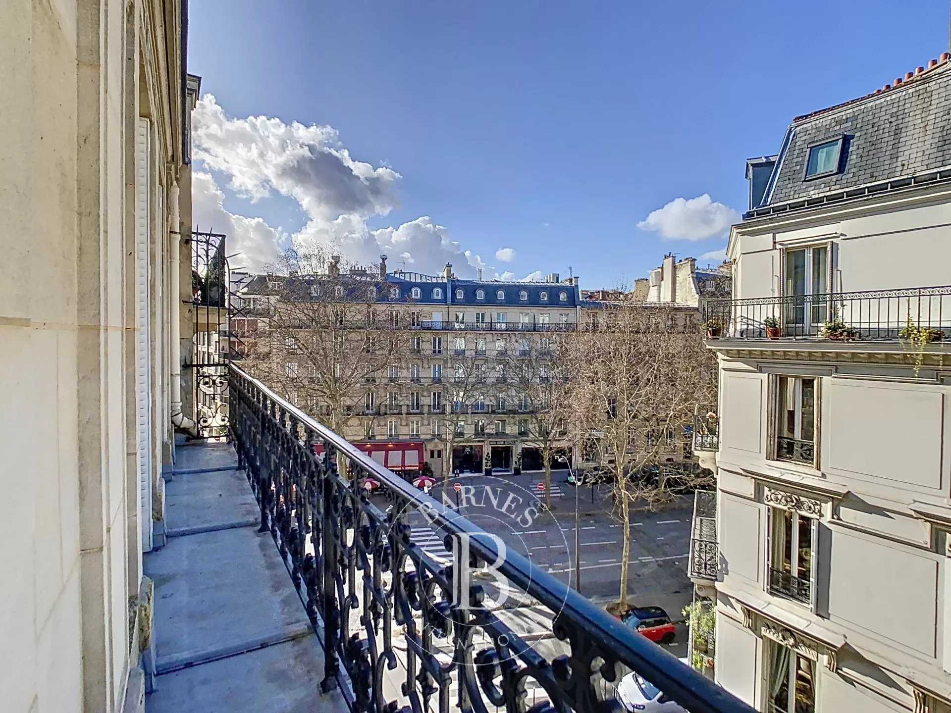 Paris  - Appartement 8 Pièces 5 Chambres