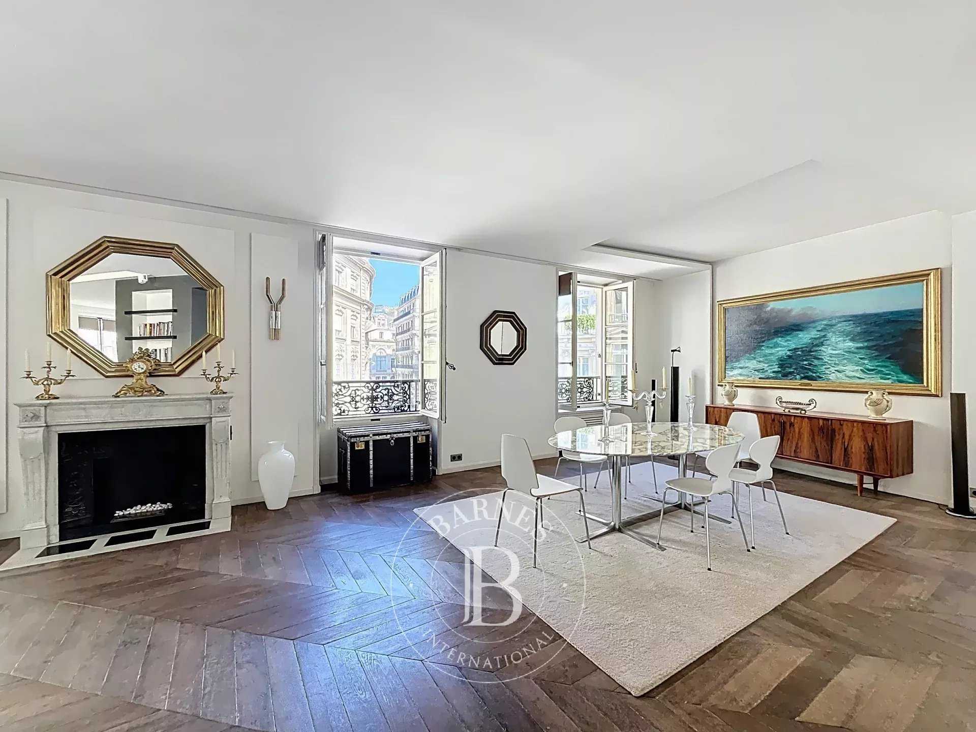 Paris  - Appartement 5 Pièces 3 Chambres