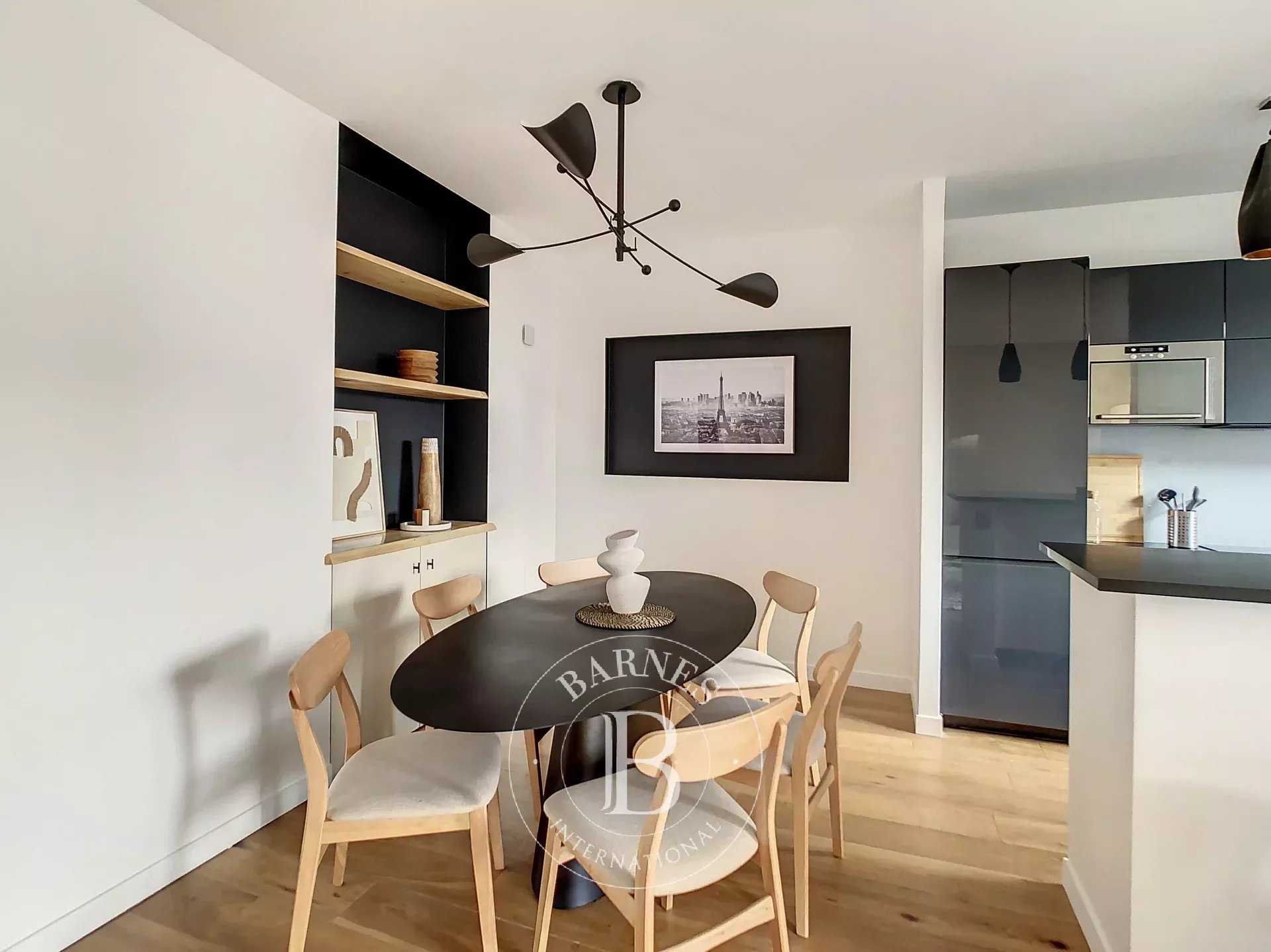 Paris  - Appartement 3 Pi&egrave;ces 2 Chambres