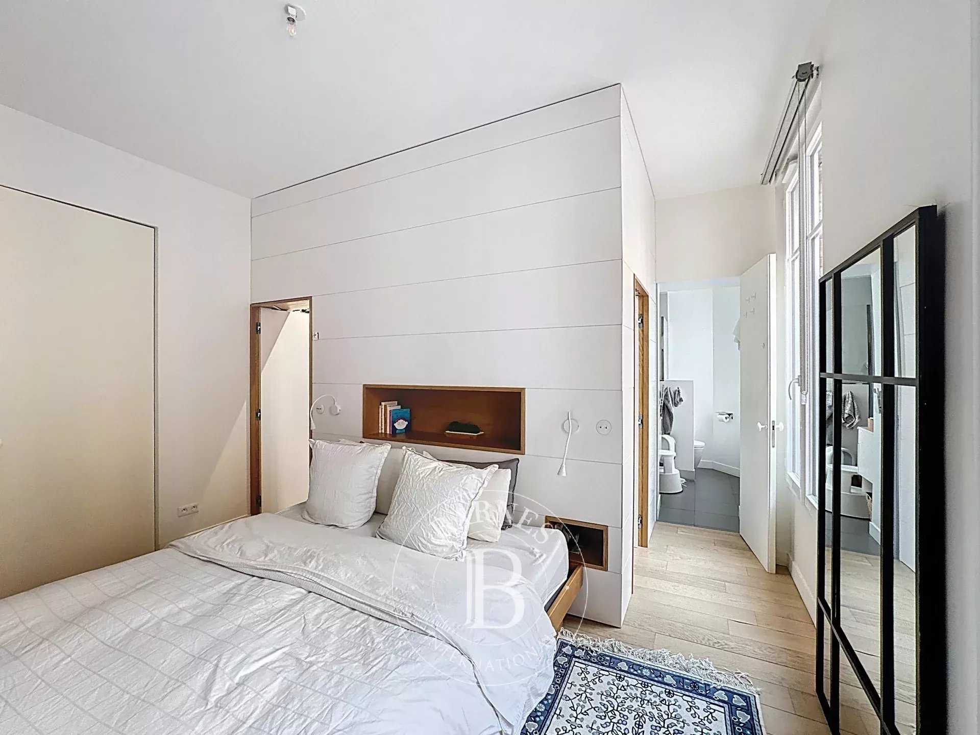 Paris  - Appartement 4 Pi&egrave;ces 3 Chambres