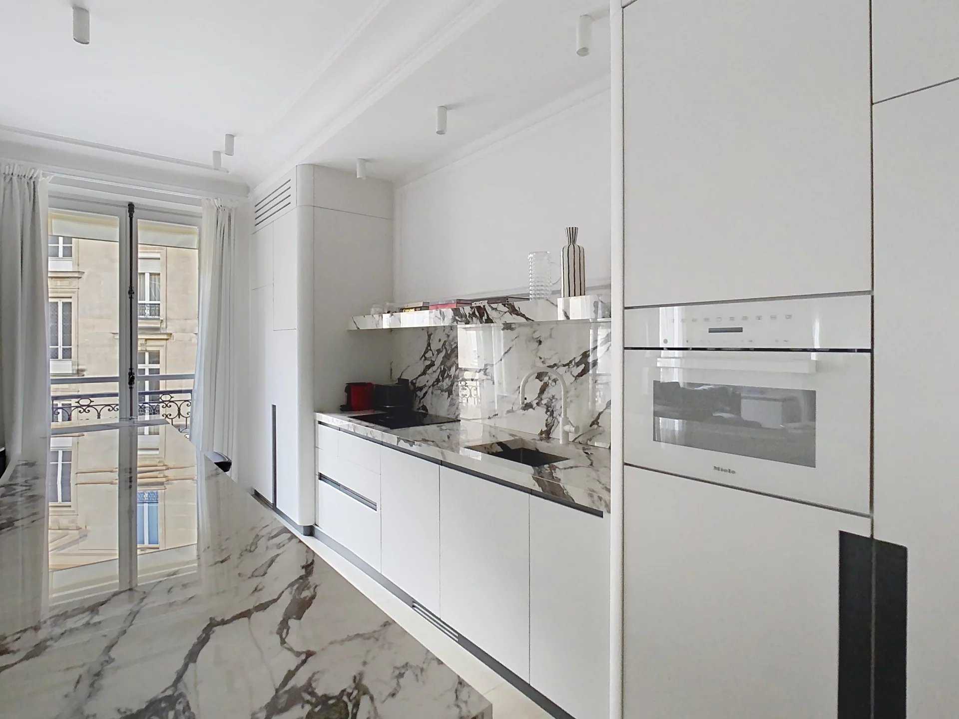 Paris  - Appartement 4 Pi&egrave;ces 3 Chambres