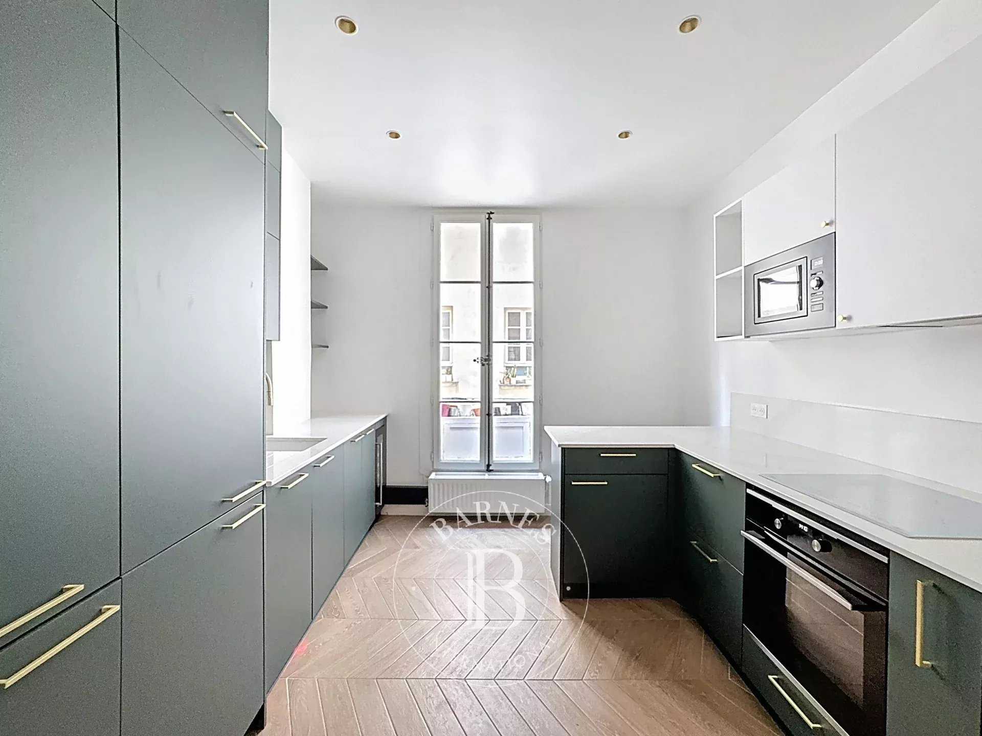 Paris  - Appartement 3 Pièces 2 Chambres