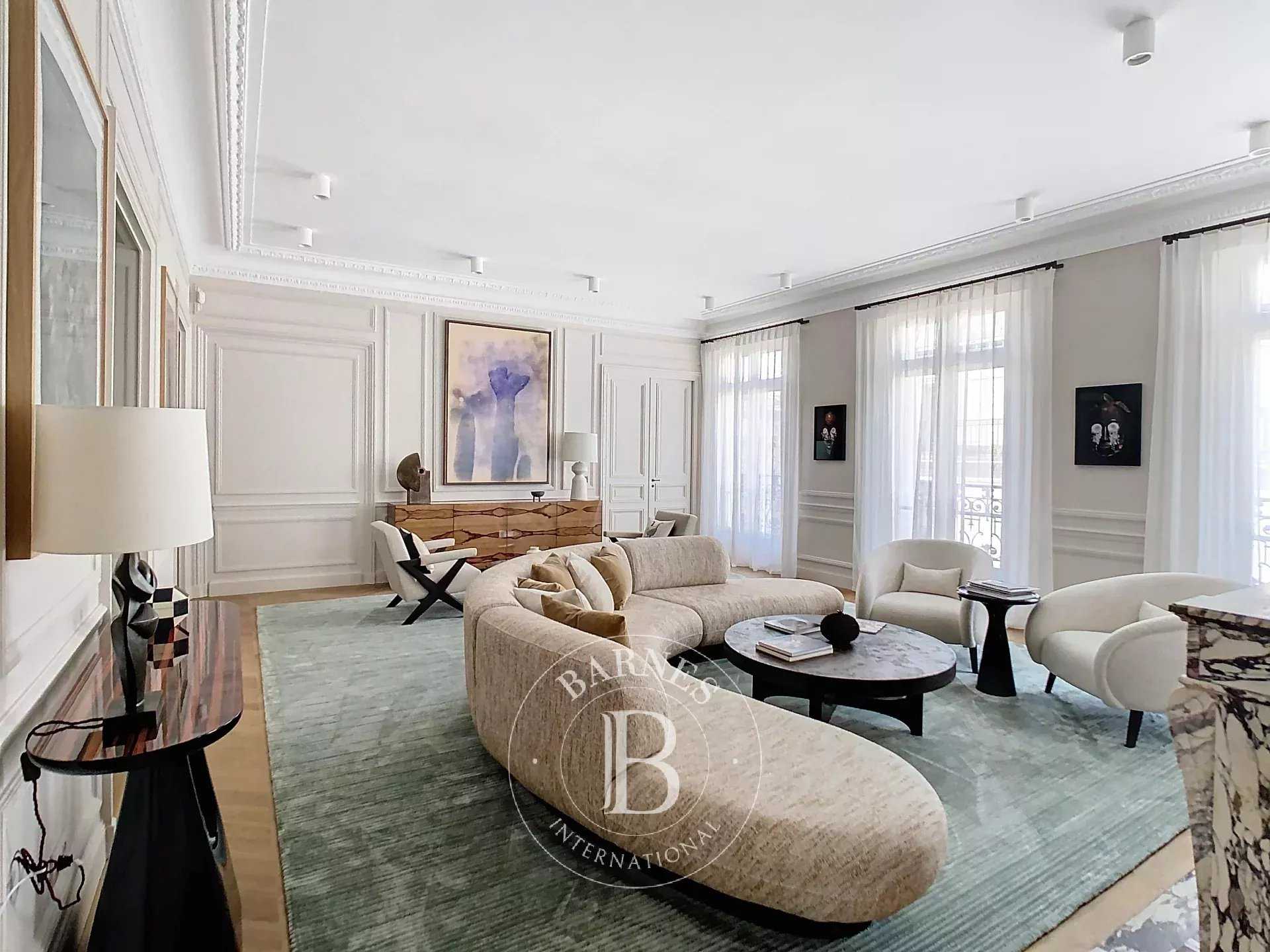 Paris  - Appartement 8 Pi&egrave;ces 5 Chambres