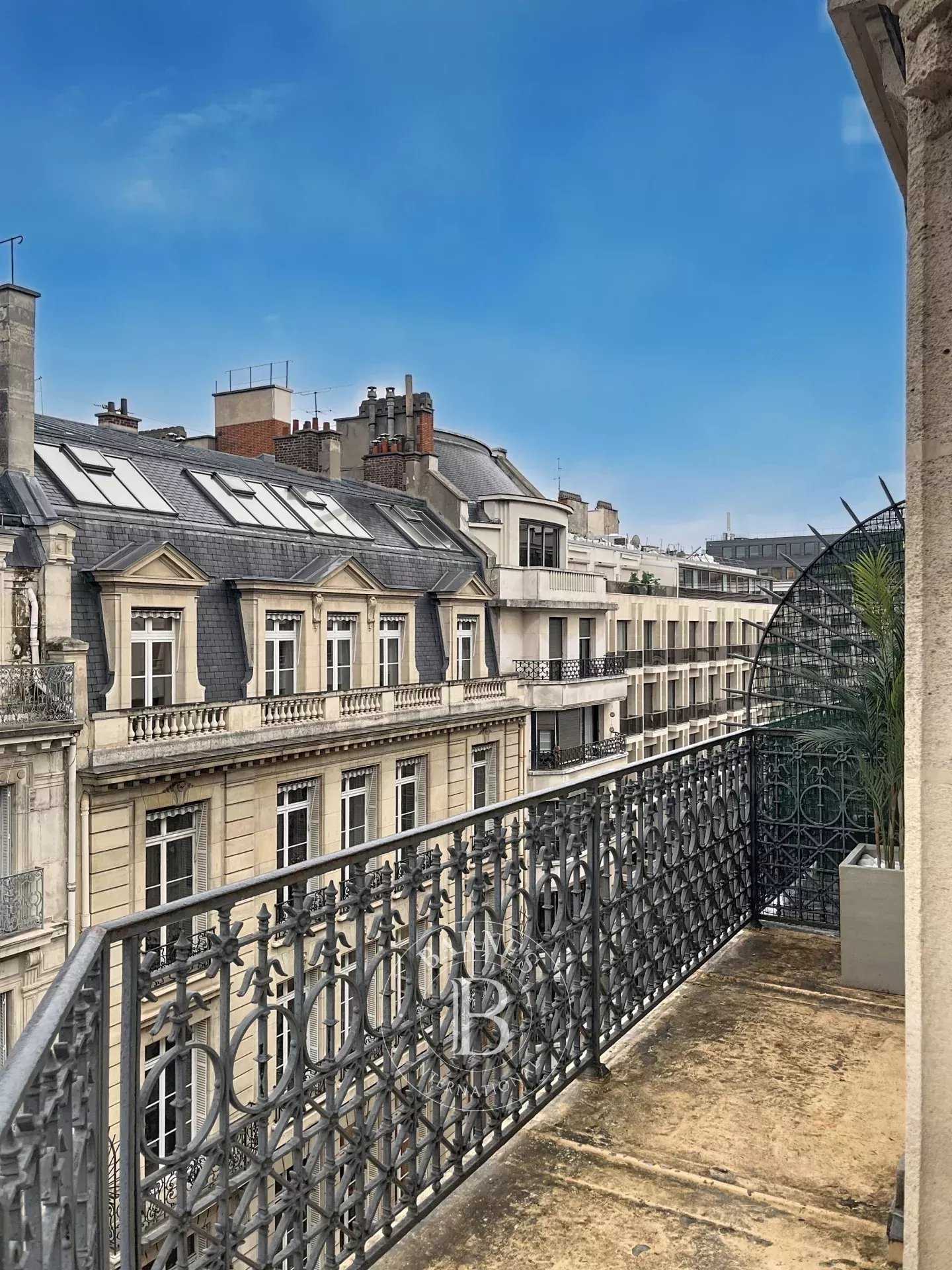 Paris  - Appartement 5 Pi&egrave;ces 3 Chambres