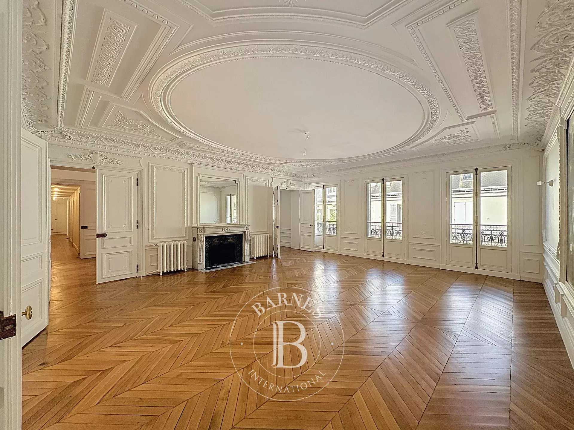 Paris  - Appartement 6 Pi&egrave;ces 3 Chambres