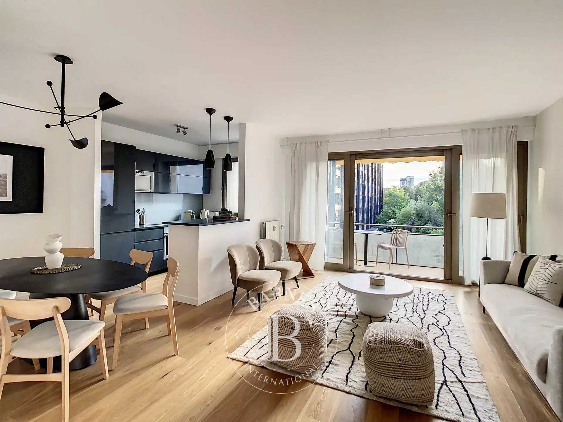 Paris  - Appartement 3 Pi&egrave;ces 2 Chambres