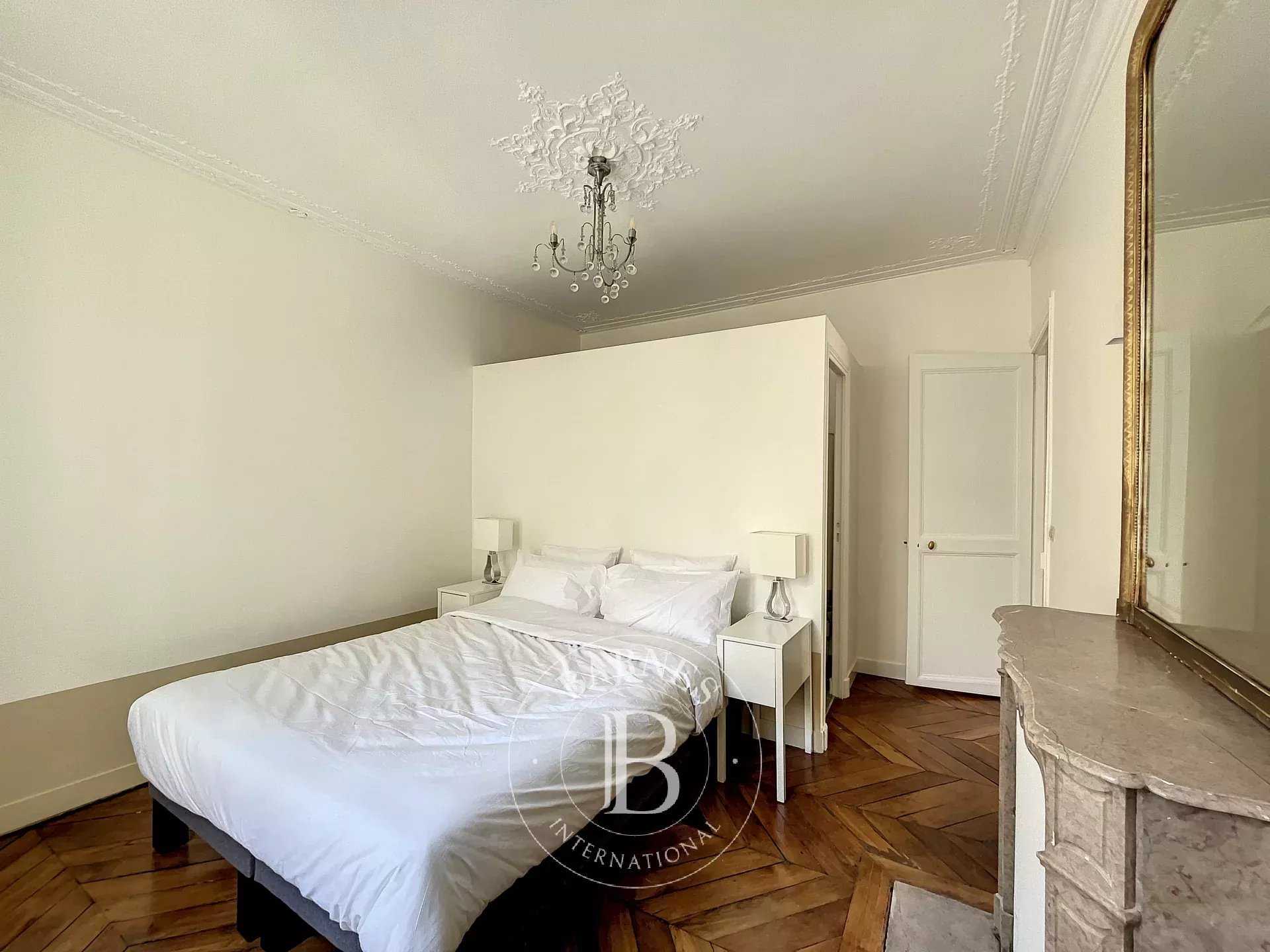 Paris  - Appartement 3 Pi&egrave;ces 2 Chambres