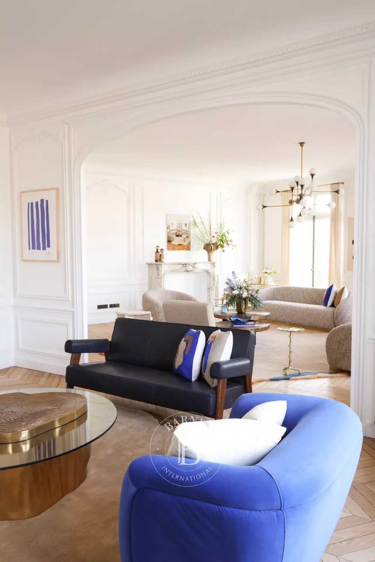 Paris  - Appartement 8 Pièces 5 Chambres