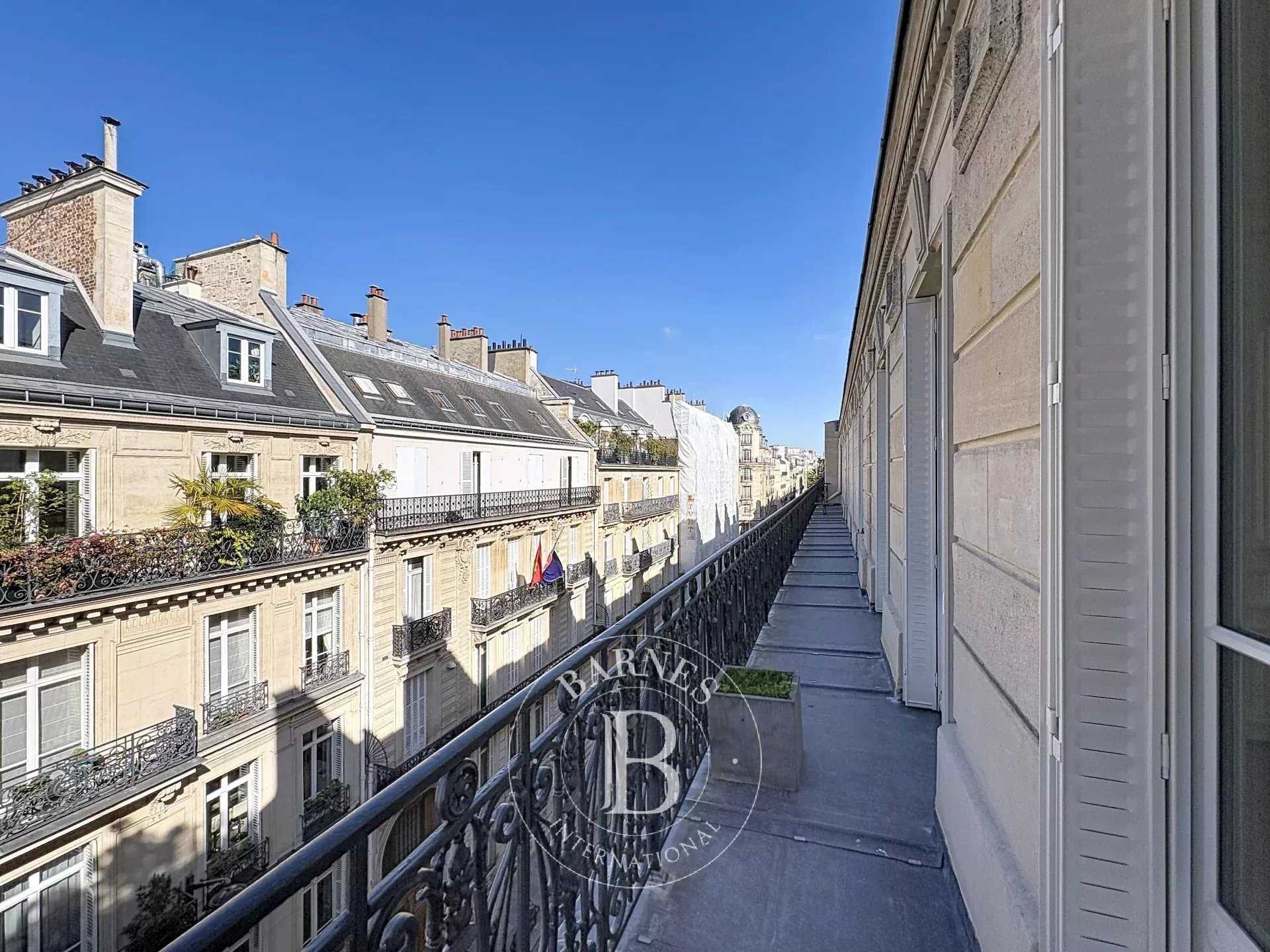 Paris  - Appartement 6 Pi&egrave;ces 3 Chambres