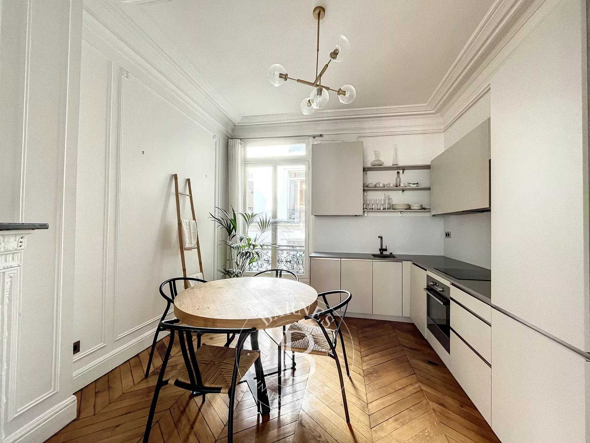 Paris  - Appartement 3 Pièces 2 Chambres