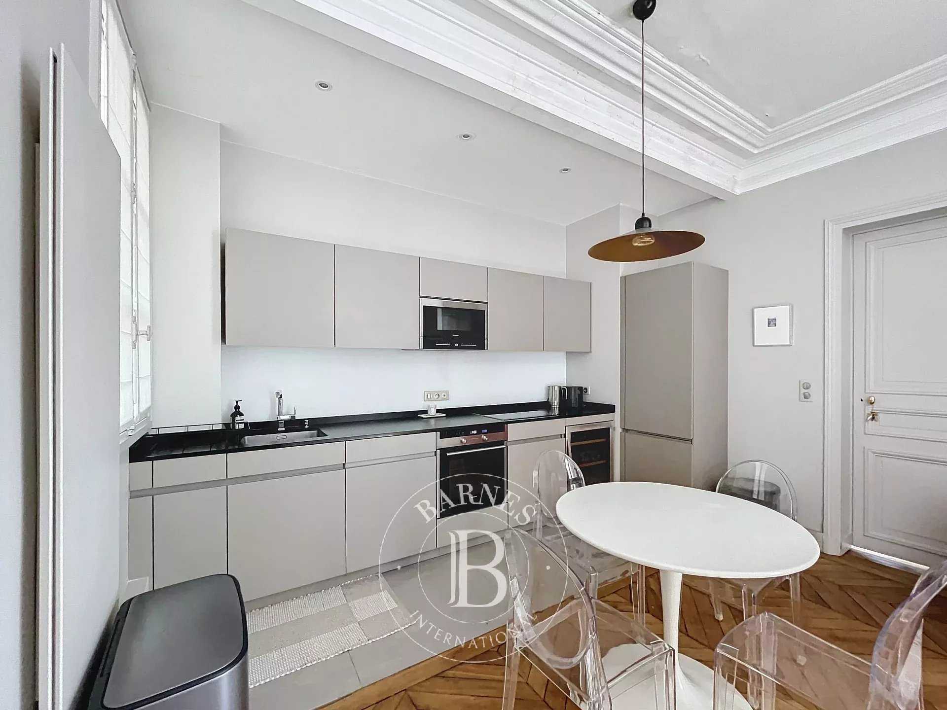 Paris  - Appartement 2 Pièces, 1 Chambre