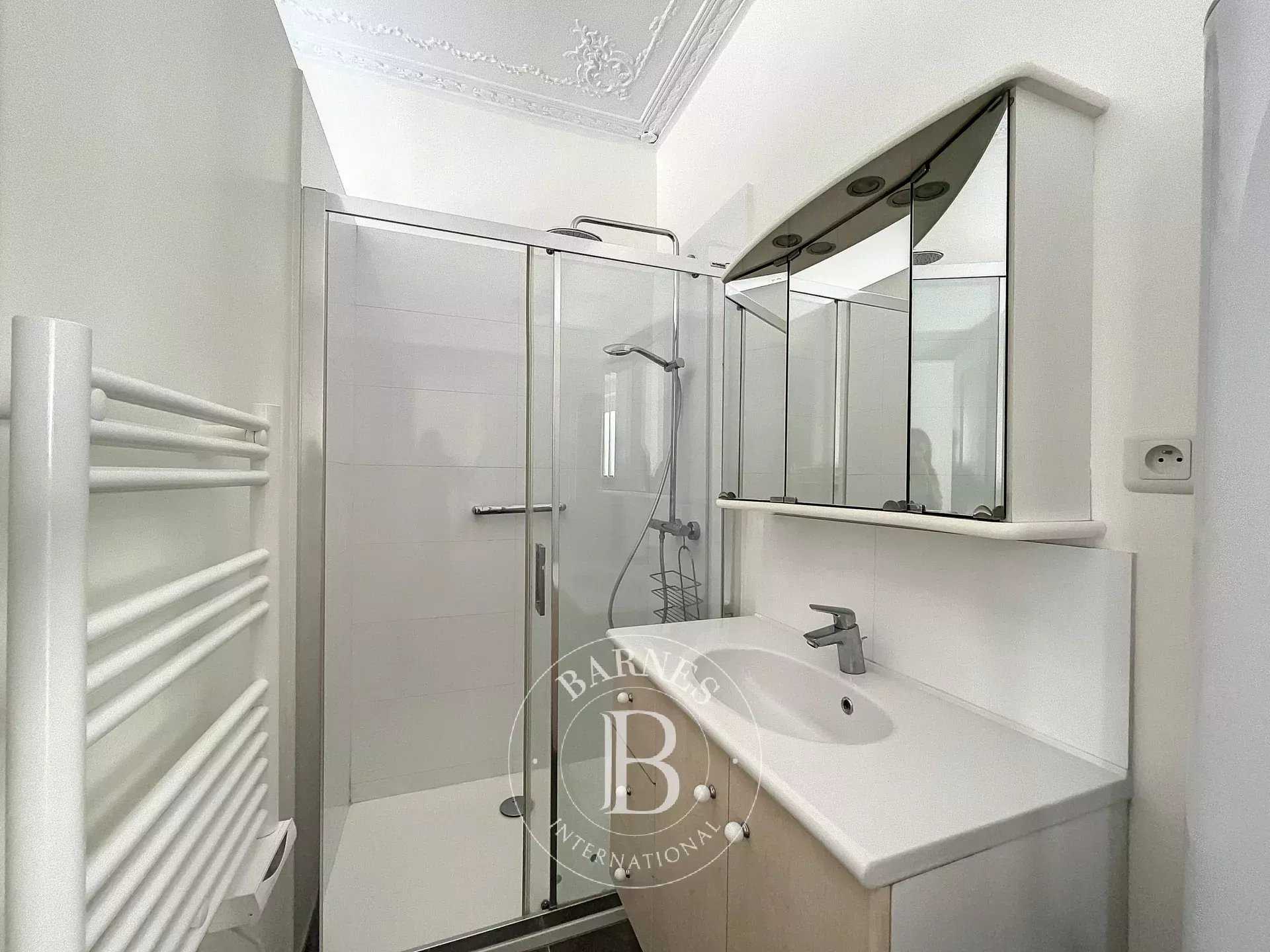 Paris  - Appartement 3 Pi&egrave;ces 2 Chambres