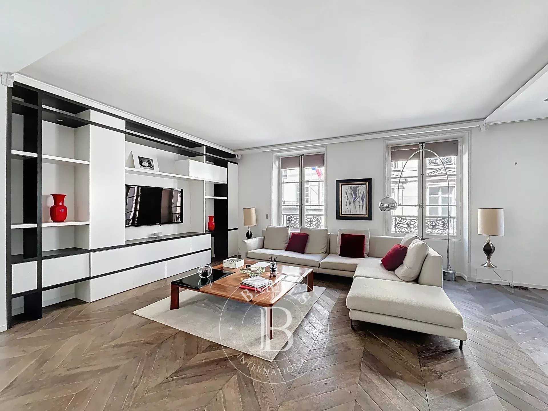 Paris  - Appartement 5 Pièces 3 Chambres