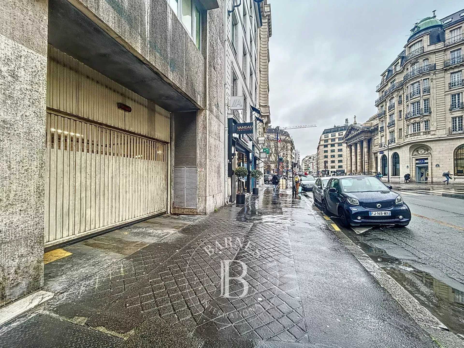 Paris  - Estacionamiento 
