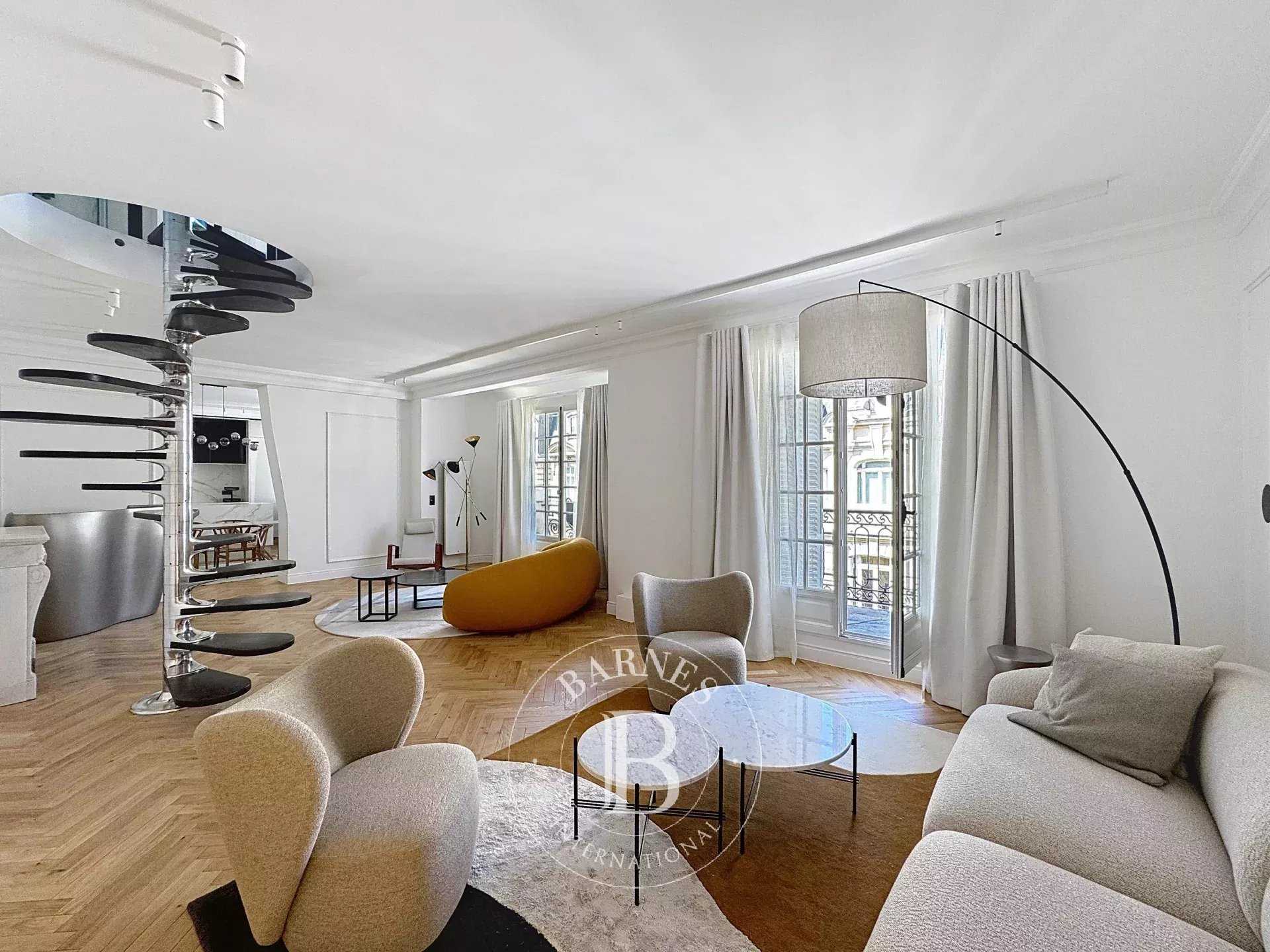 Paris  - Appartement 6 Pièces 3 Chambres