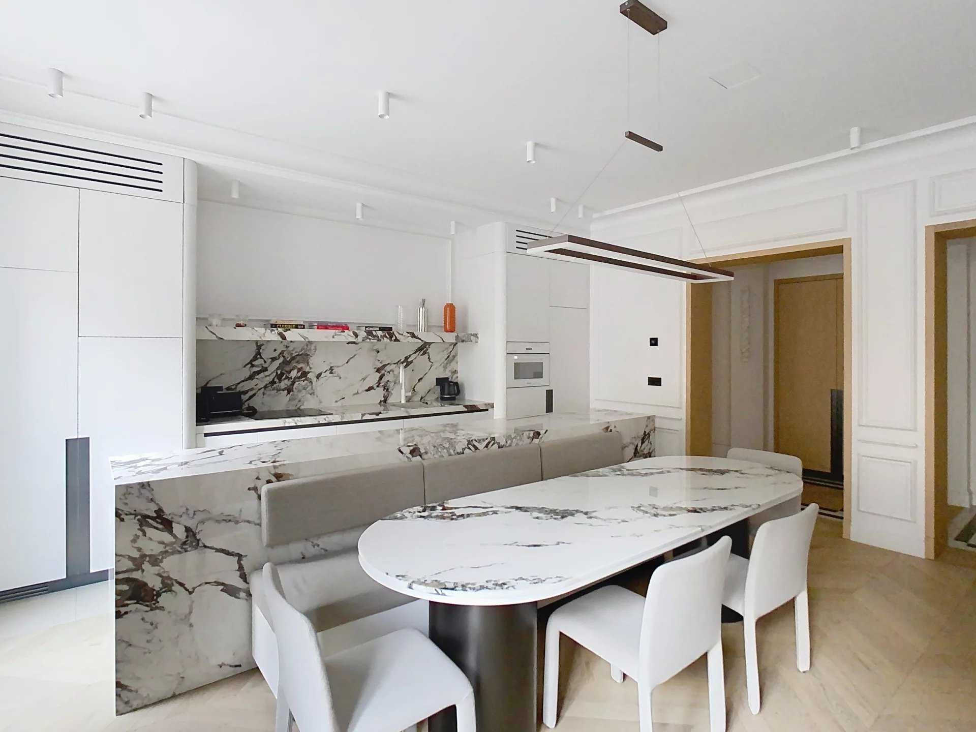 Paris  - Appartement 4 Pi&egrave;ces 3 Chambres