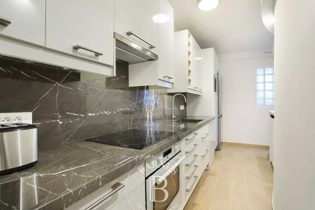 Paris  - Appartement 5 Pièces 2 Chambres