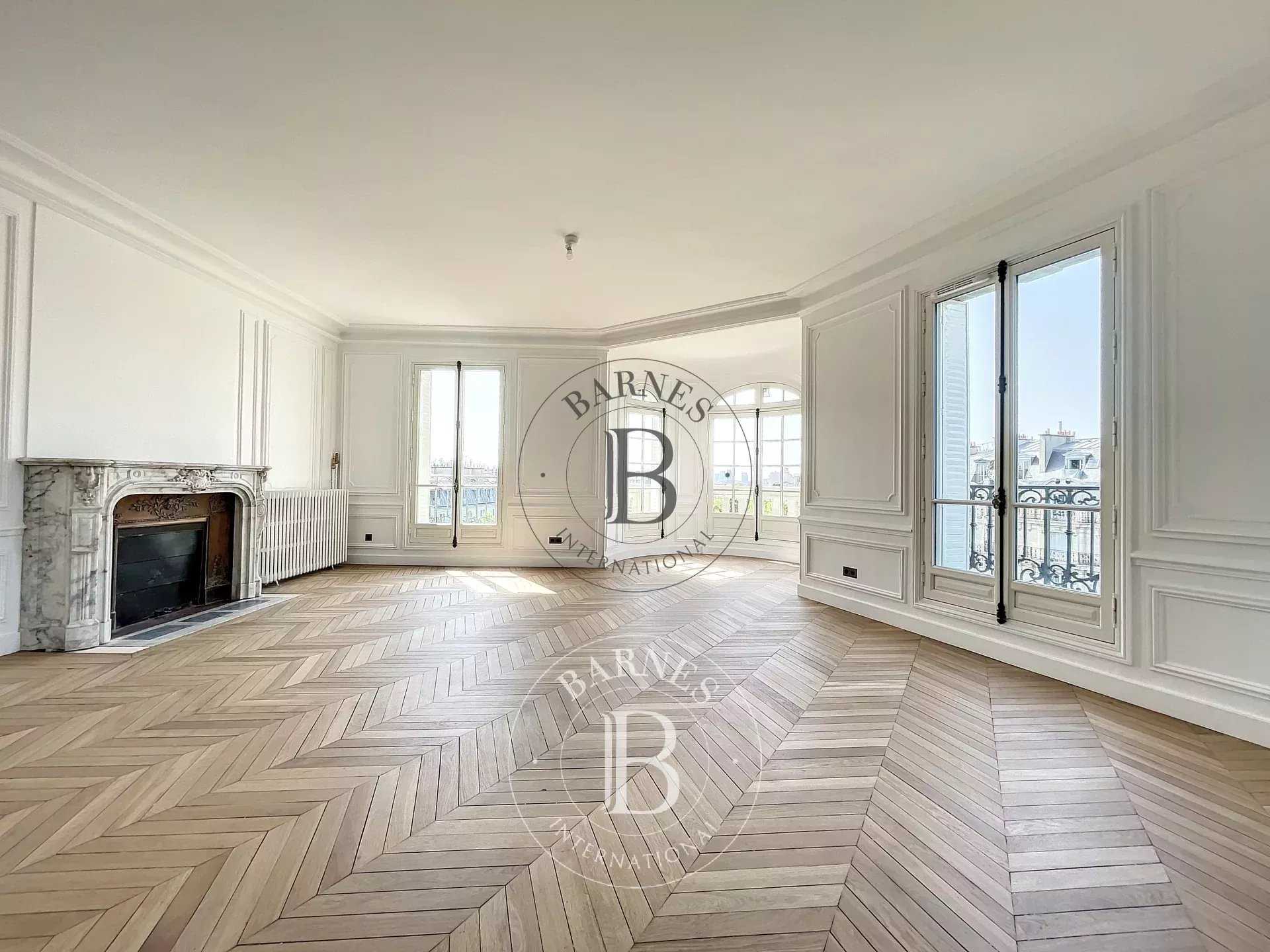 Paris  - Appartement 8 Pièces 5 Chambres