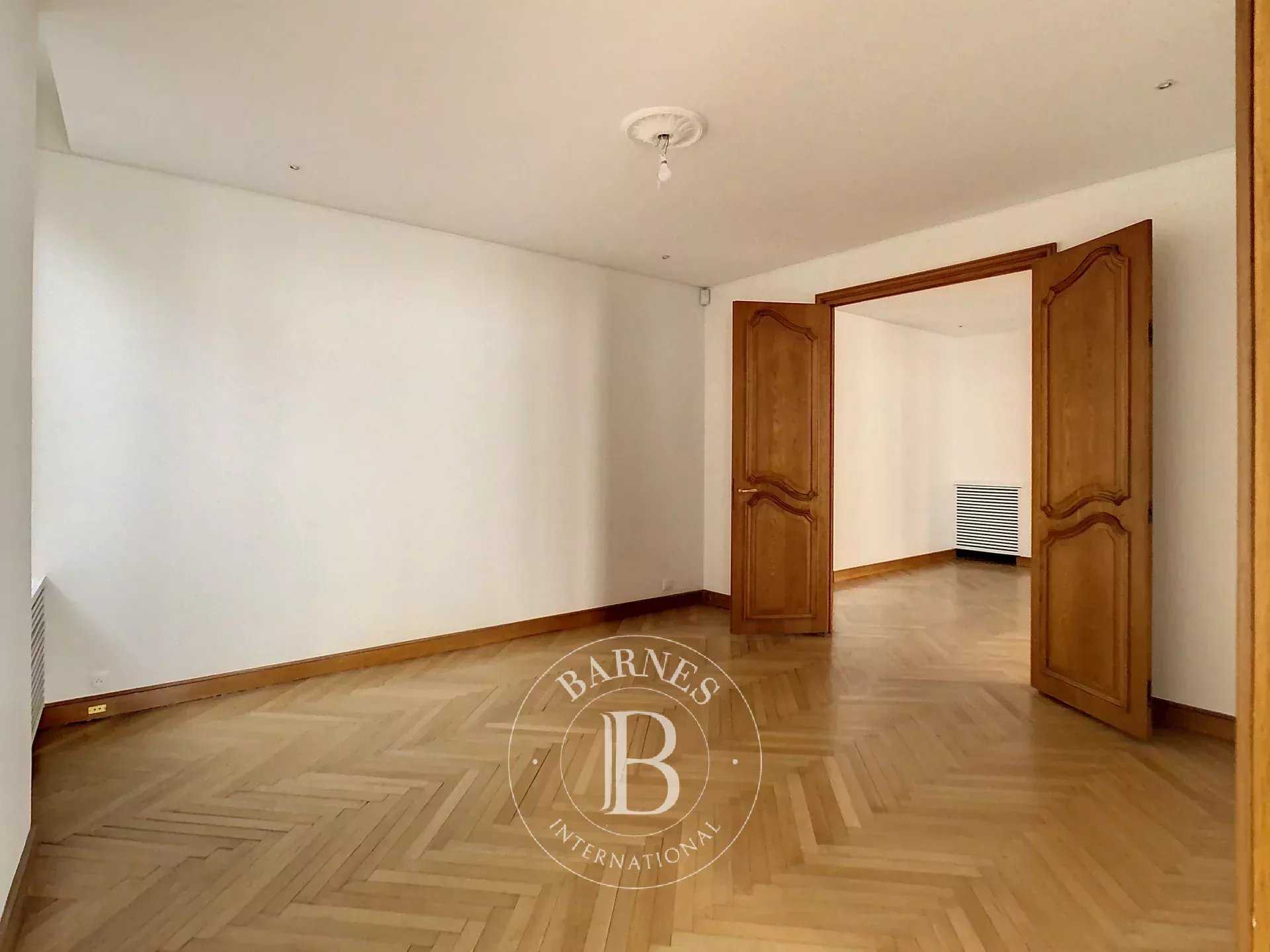 Paris  - Apartment 3 Bedrooms