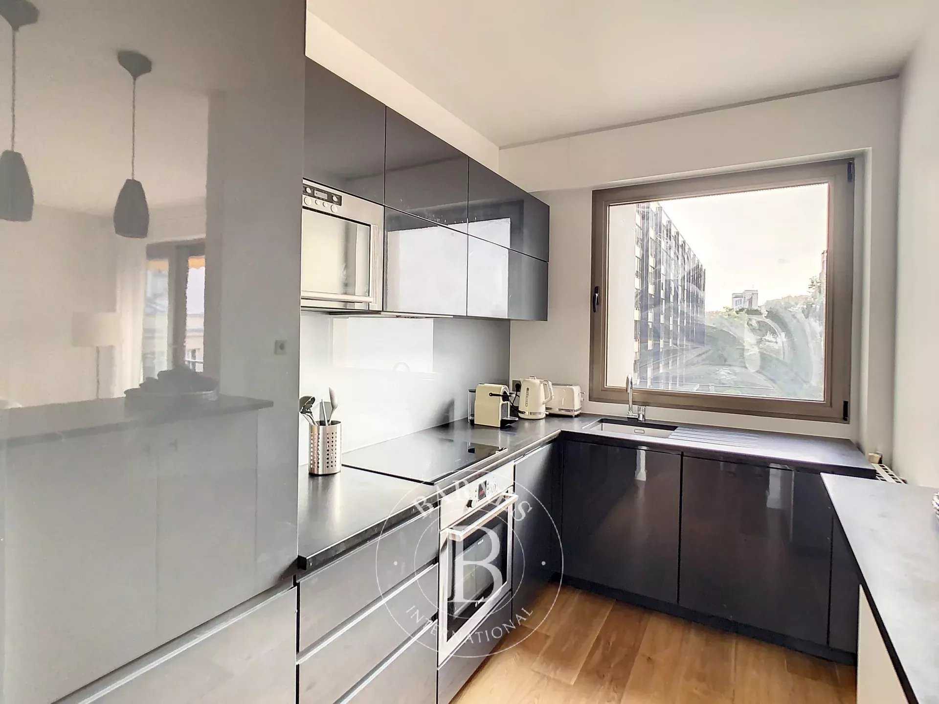 Paris  - Appartement 3 Pi&egrave;ces 2 Chambres