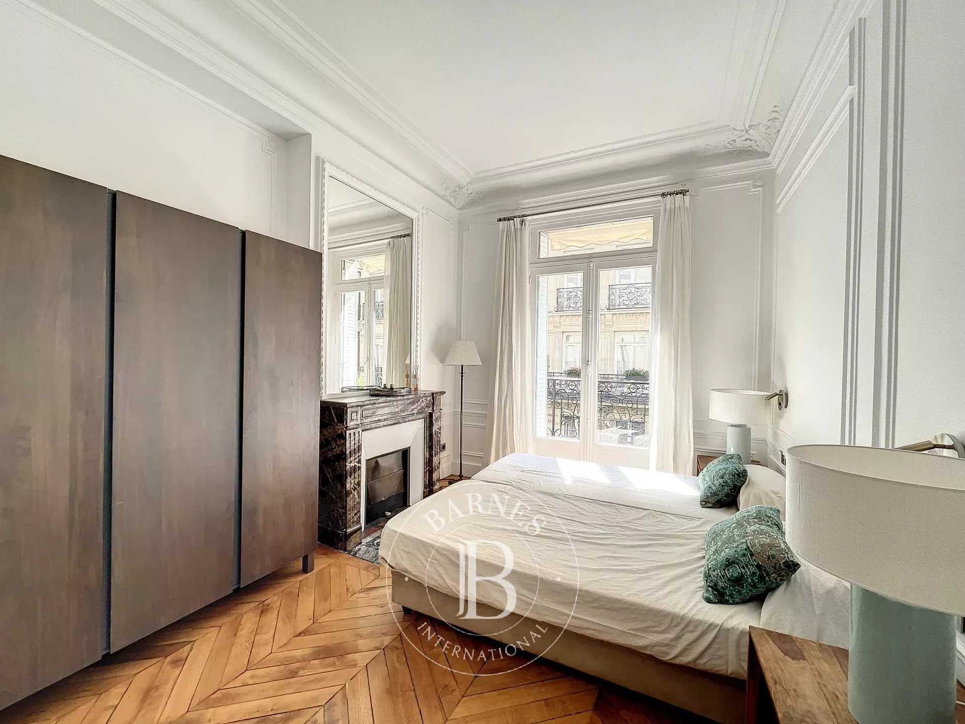 Paris  - Appartement 3 Pièces 2 Chambres