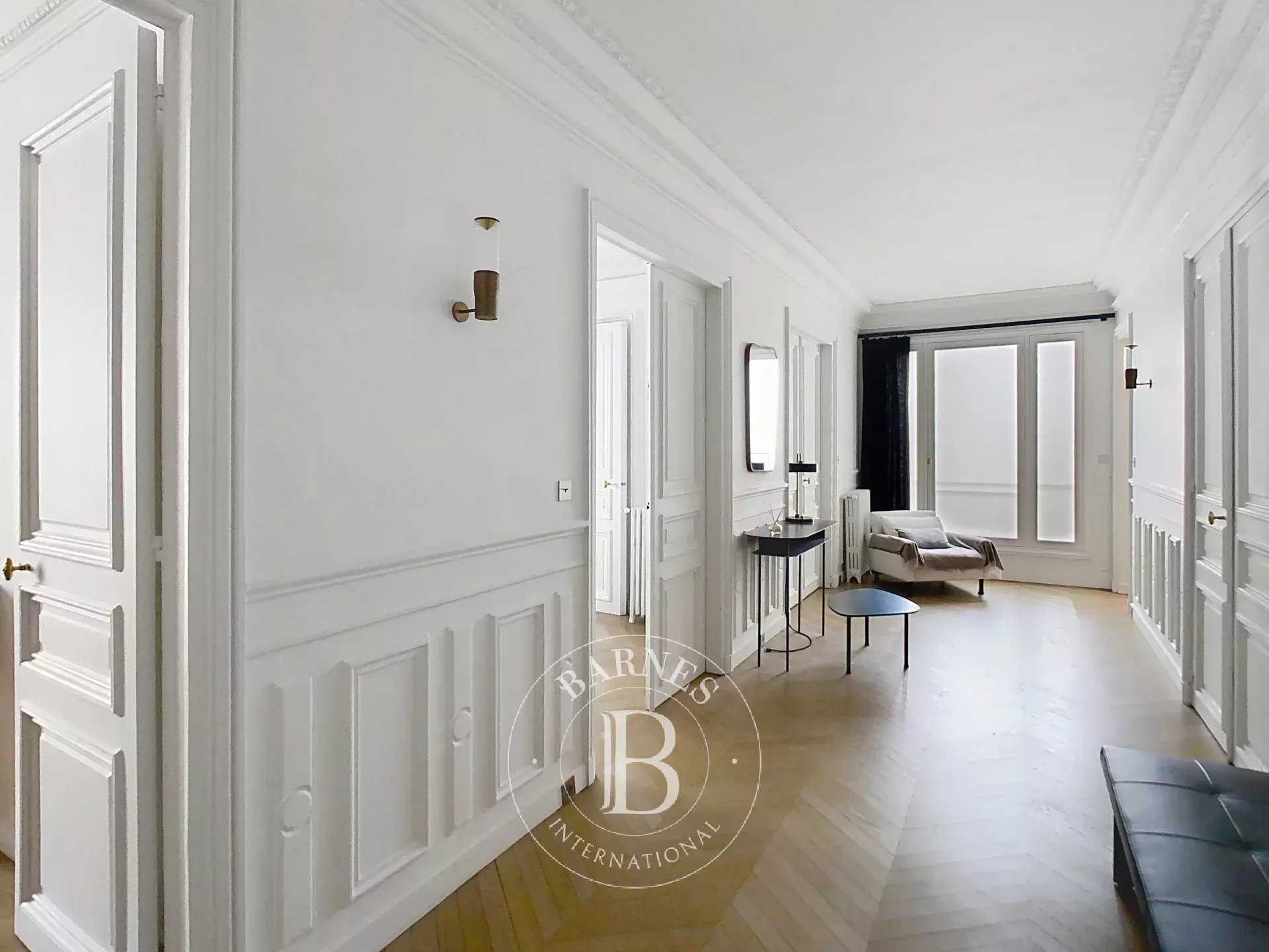 Paris  - Appartement 5 Pi&egrave;ces 3 Chambres