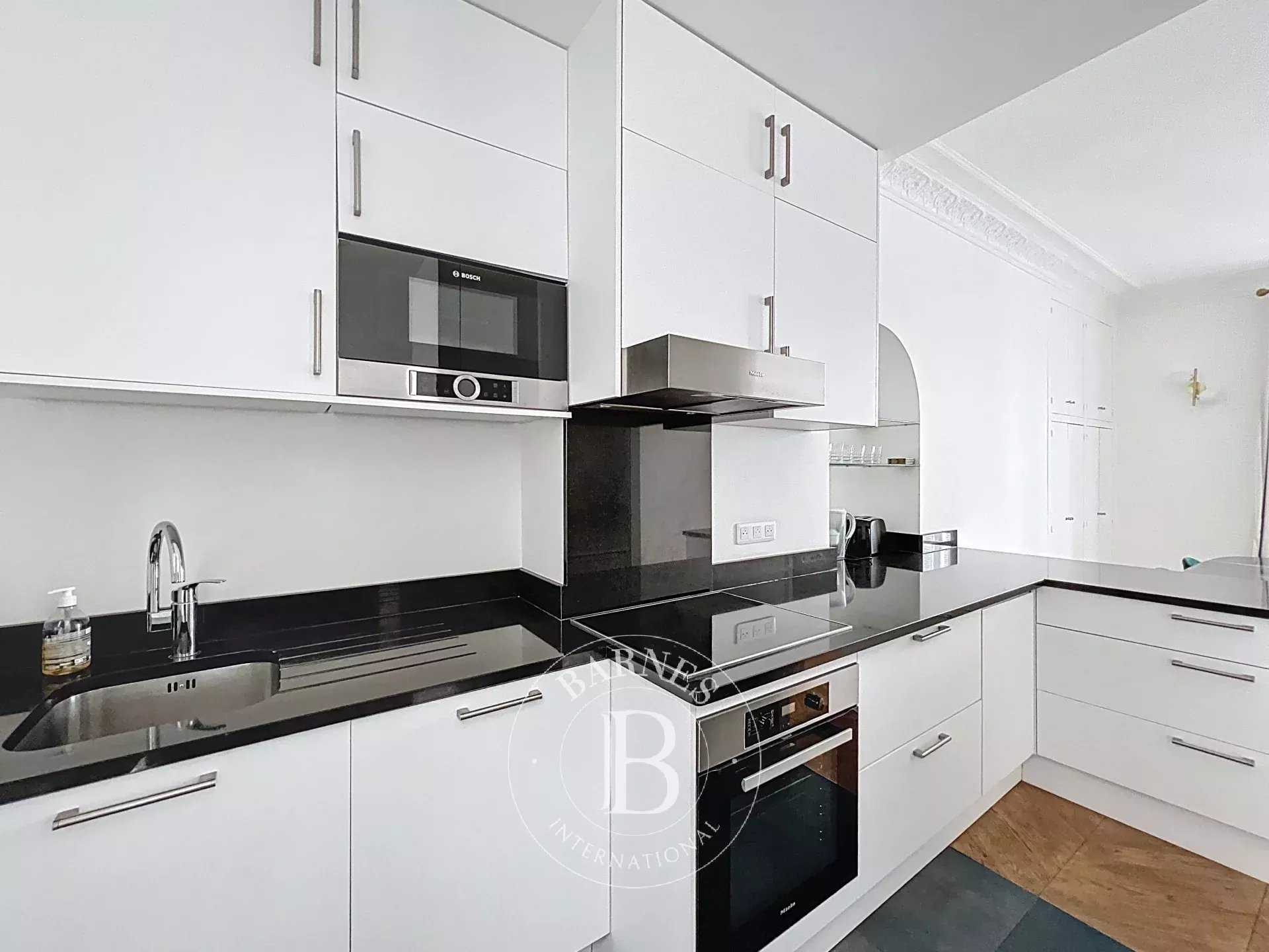 Paris  - Appartement 3 Pièces 2 Chambres