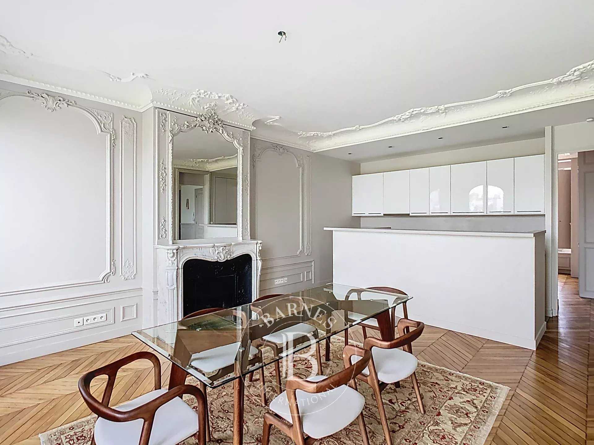 Paris  - Appartement 5 Pi&egrave;ces 3 Chambres