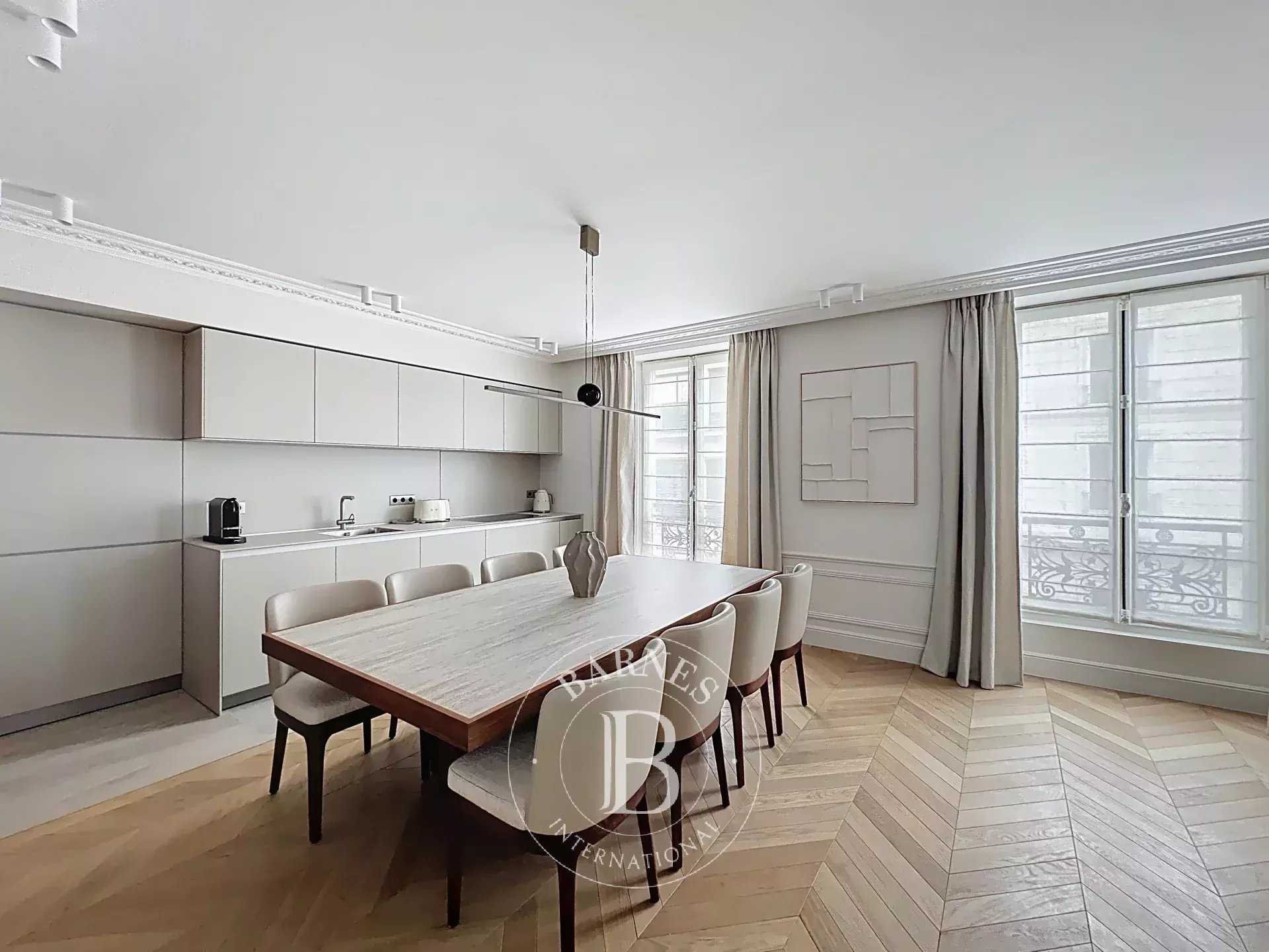 Paris  - Appartement 3 Pièces 2 Chambres