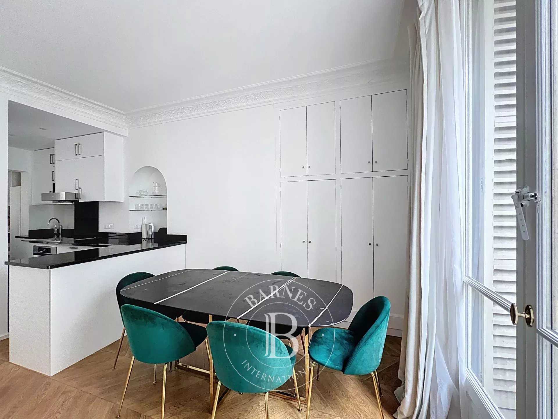 Paris  - Appartement 3 Pièces 2 Chambres