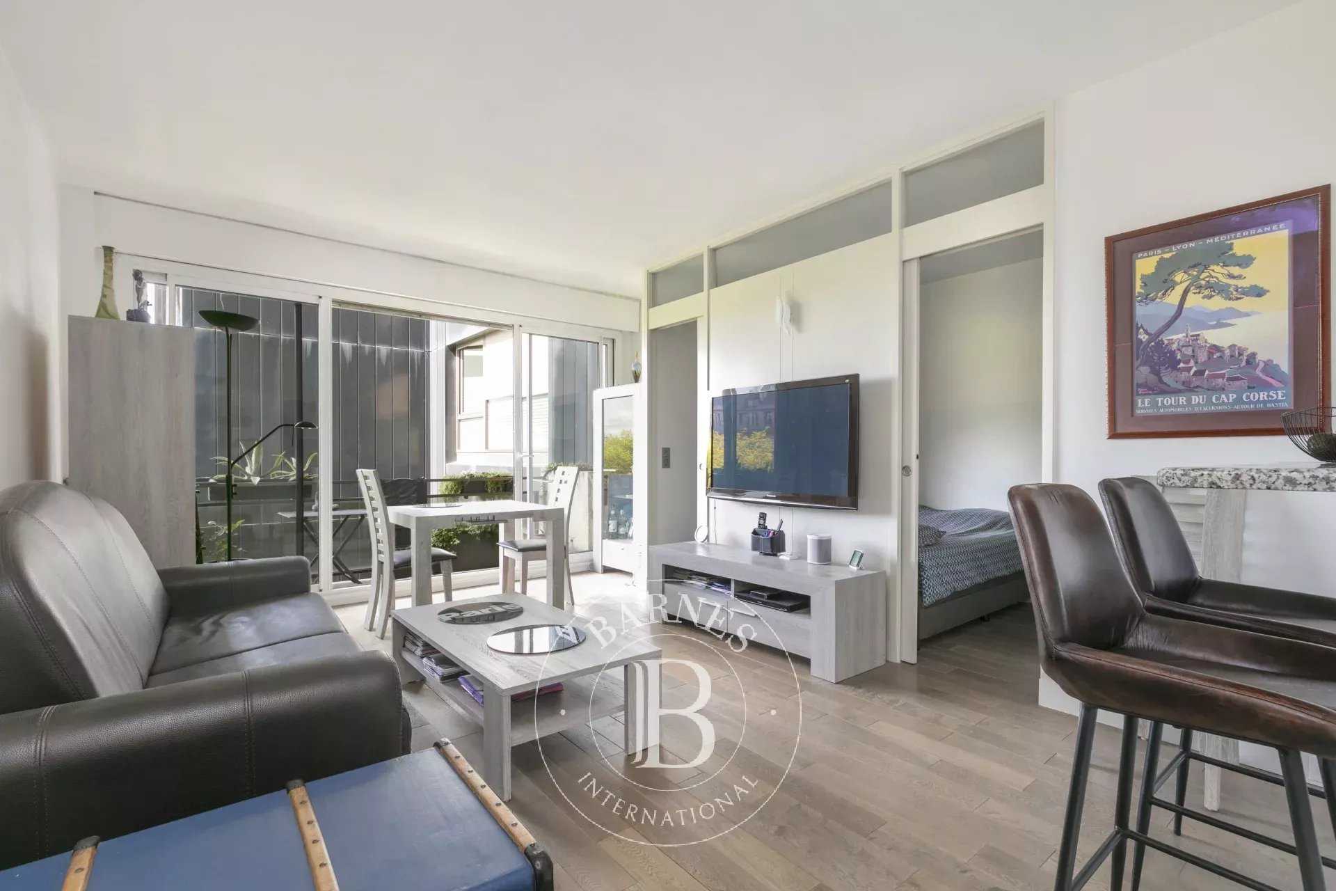 Paris  - Appartement 2 Pièces, 1 Chambre