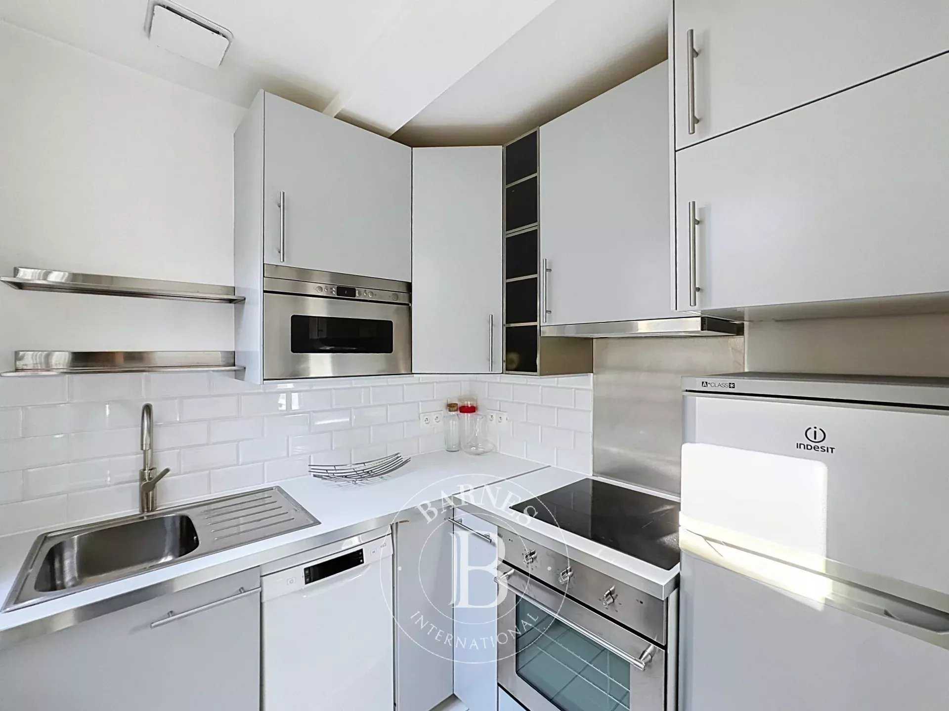 Paris  - Appartement 3 Pi&egrave;ces 2 Chambres