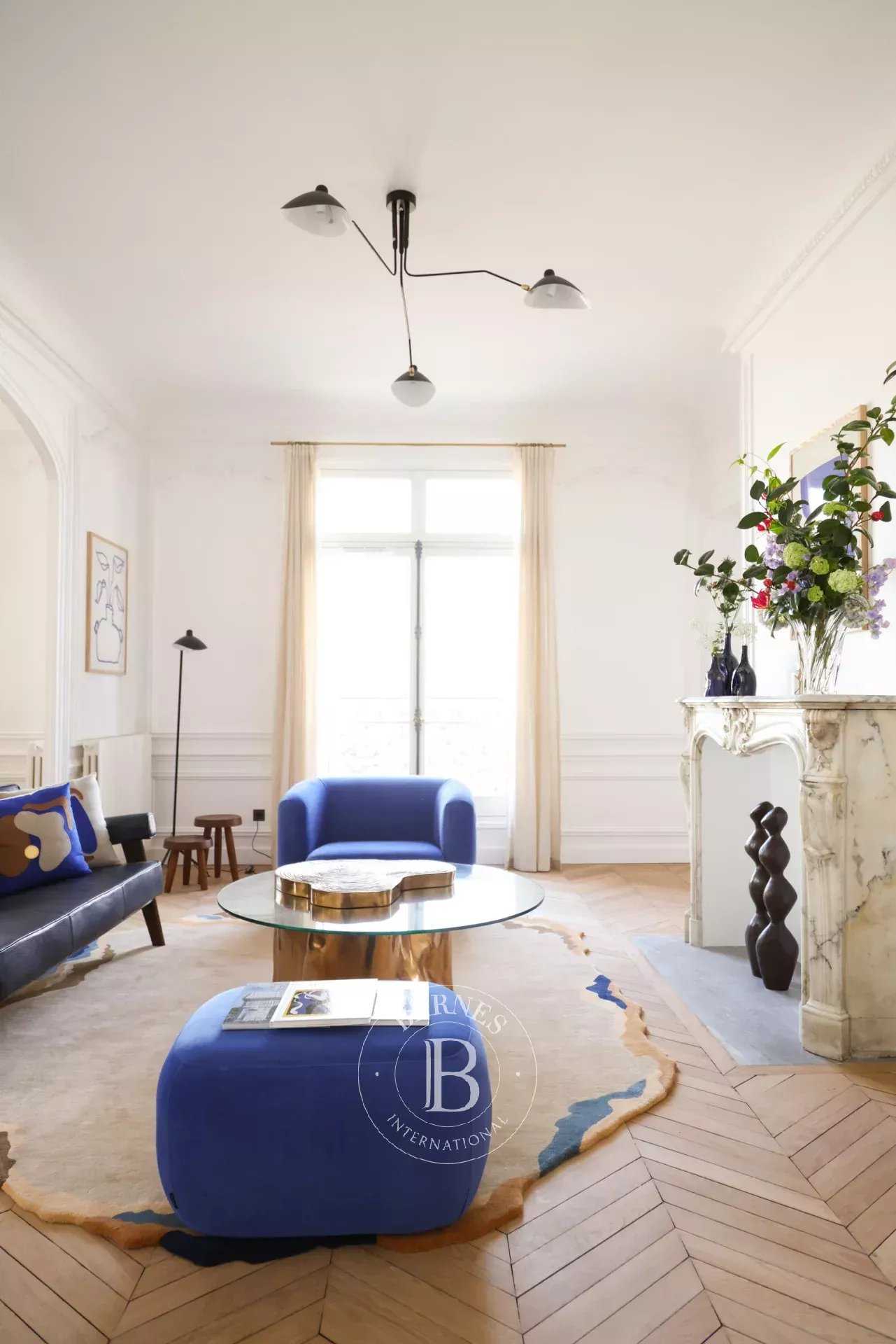 Paris  - Appartement 8 Pièces 5 Chambres
